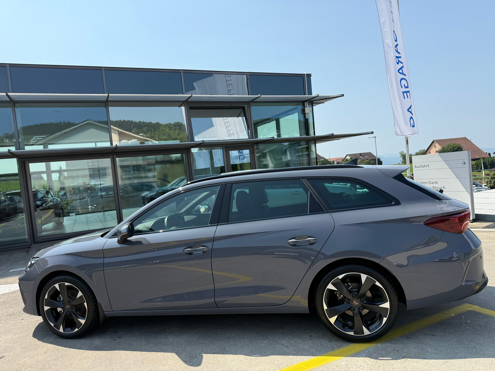 listing desktop thumbnail image 9