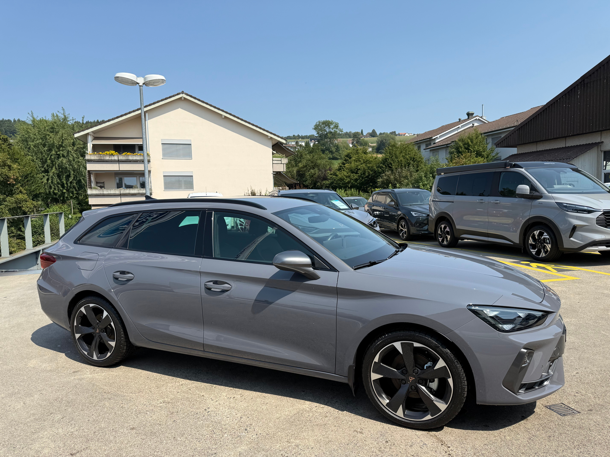 listing desktop thumbnail image 4