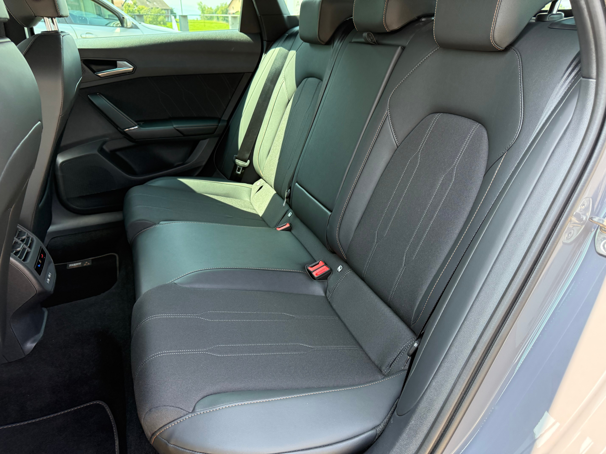 listing desktop thumbnail image 19