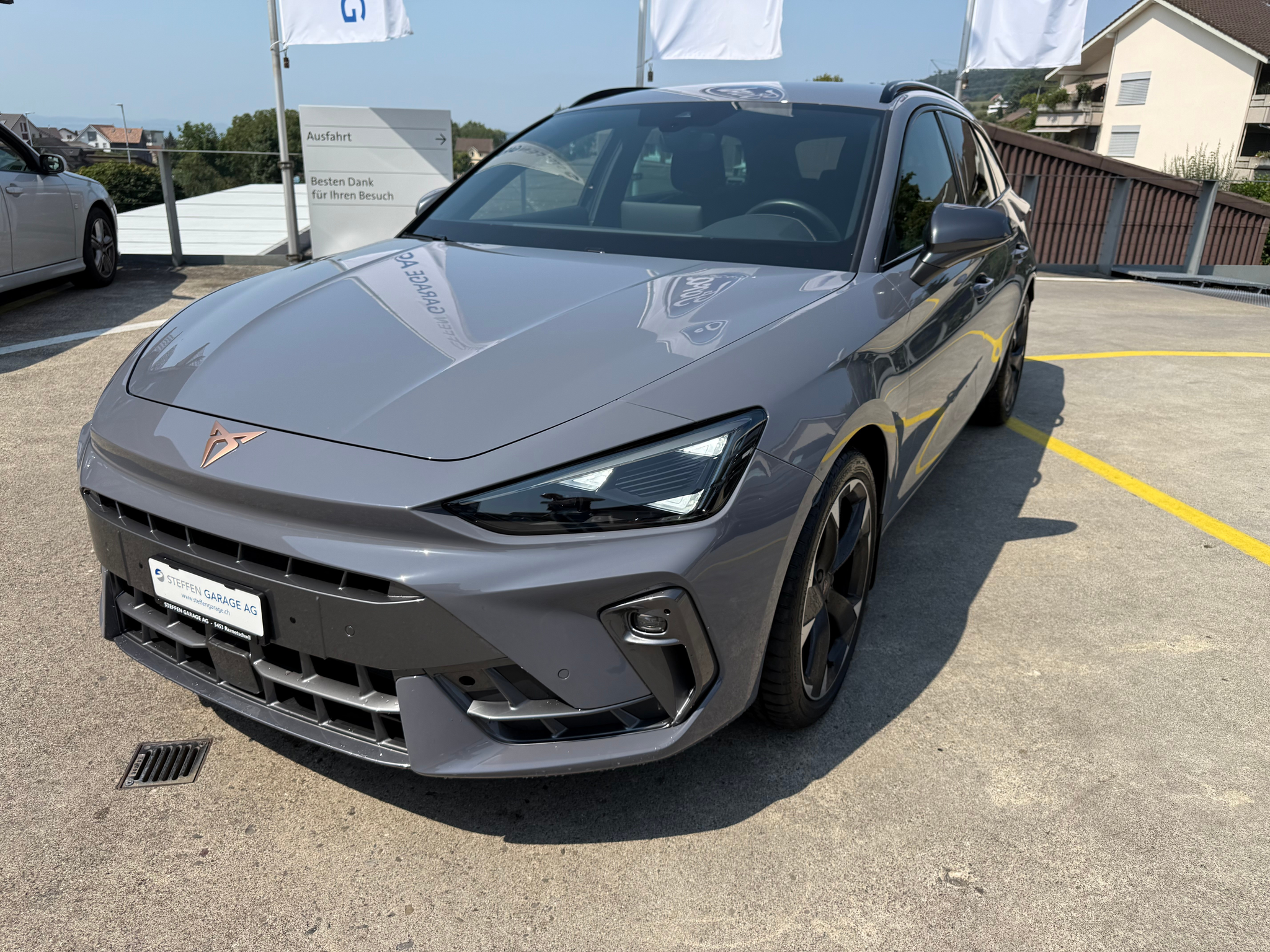 listing desktop thumbnail image 1