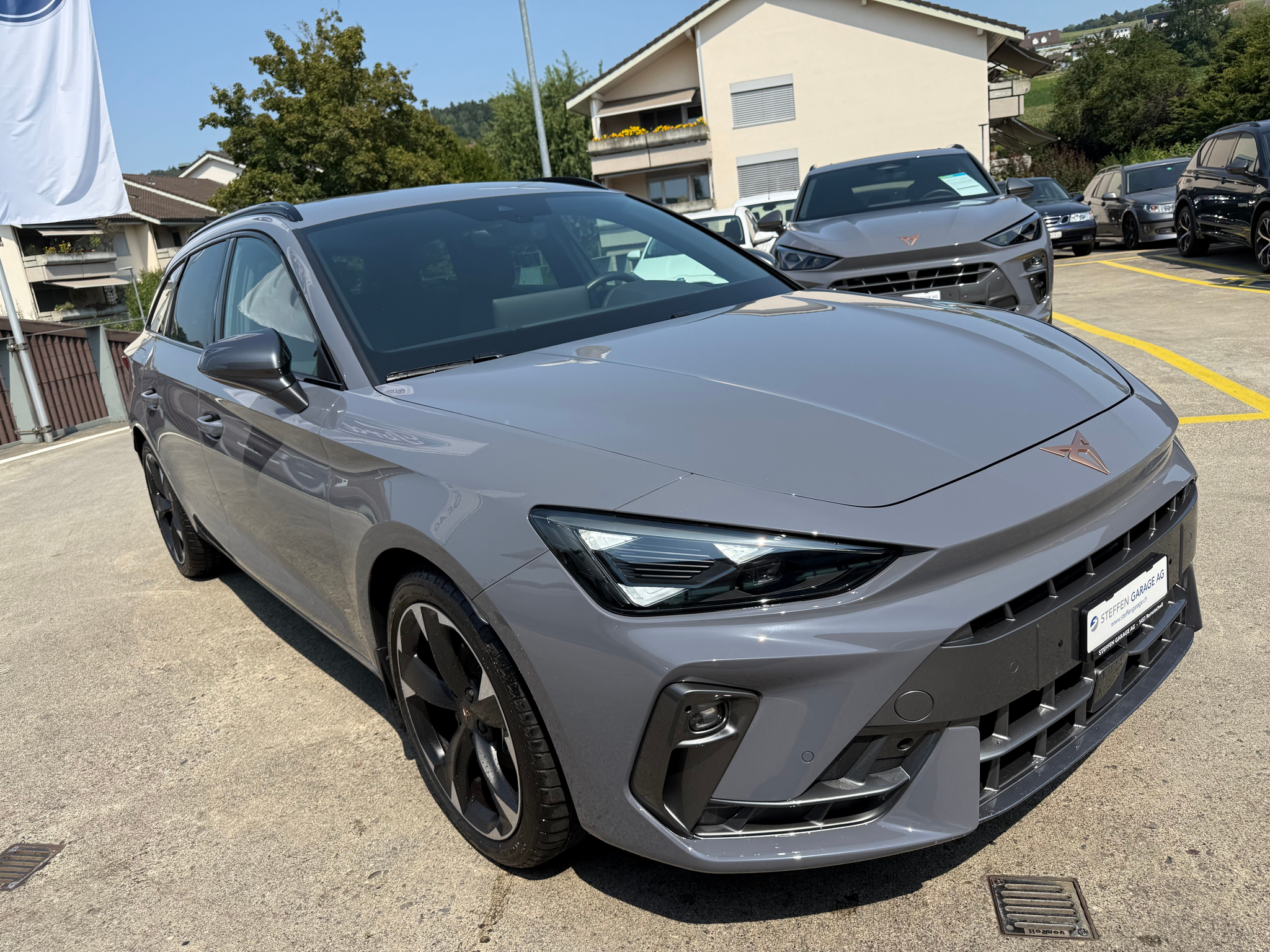 listing desktop thumbnail image 3