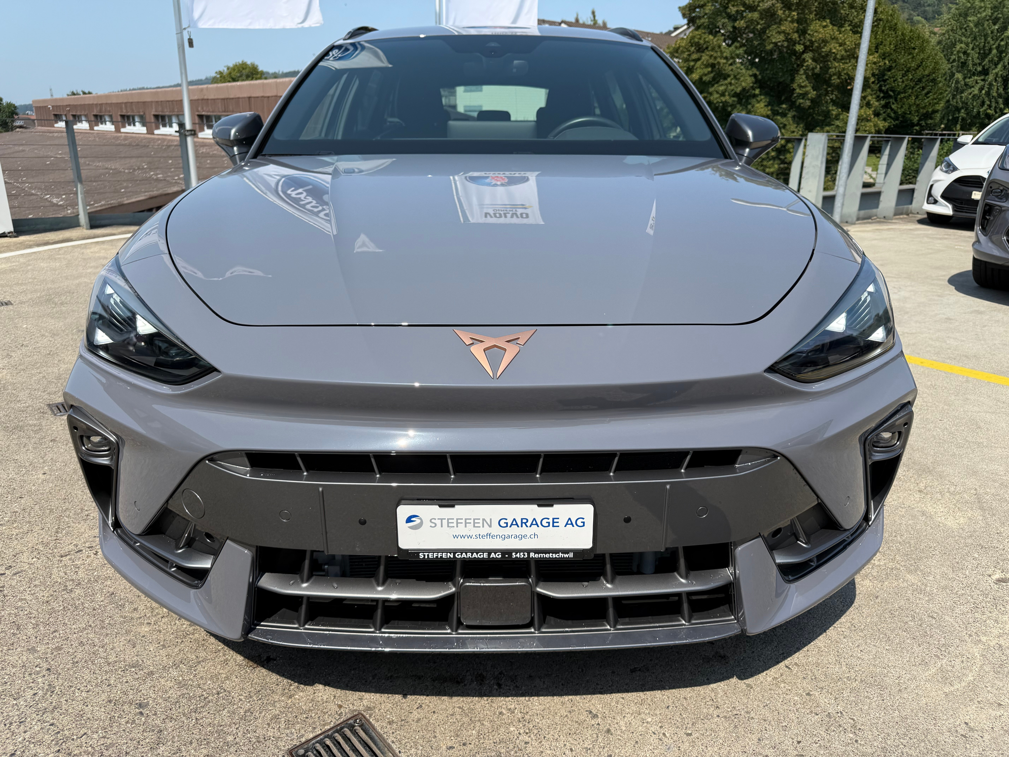 listing desktop thumbnail image 2