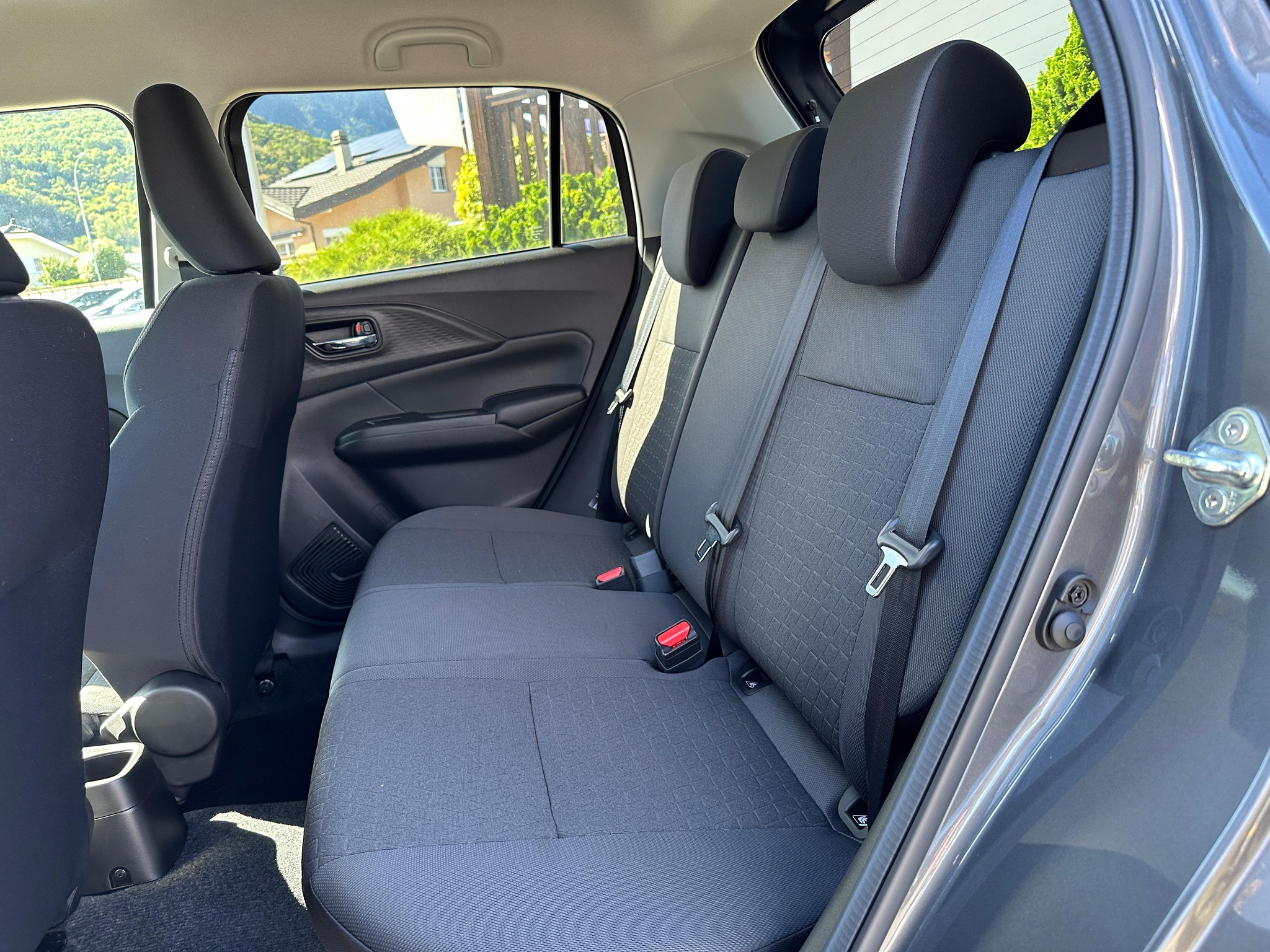 listing desktop thumbnail image 10