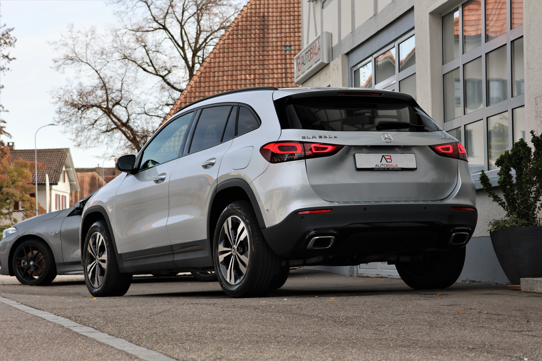 listing desktop thumbnail image 2