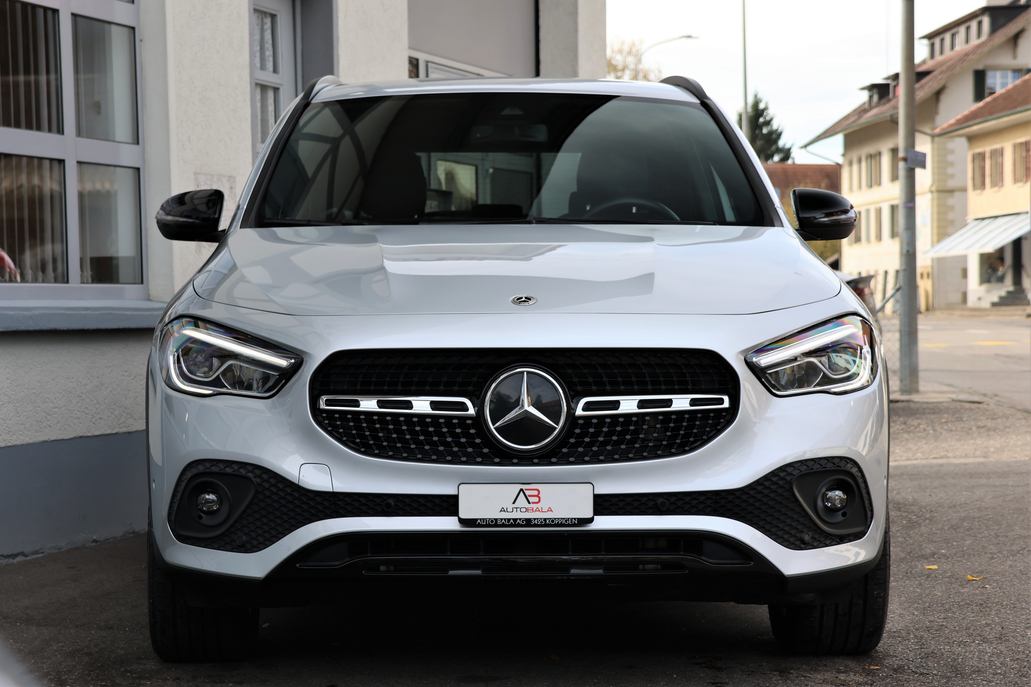 listing desktop thumbnail image 1