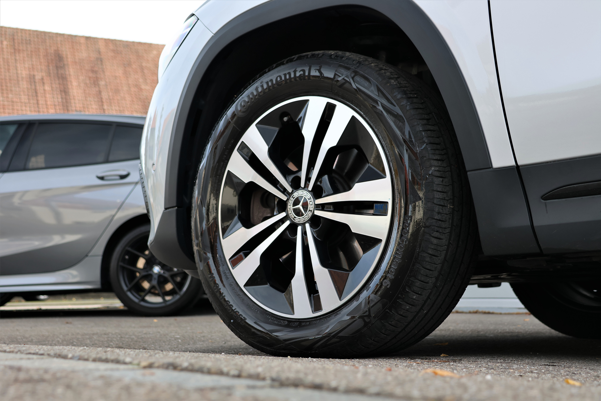 listing desktop thumbnail image 6