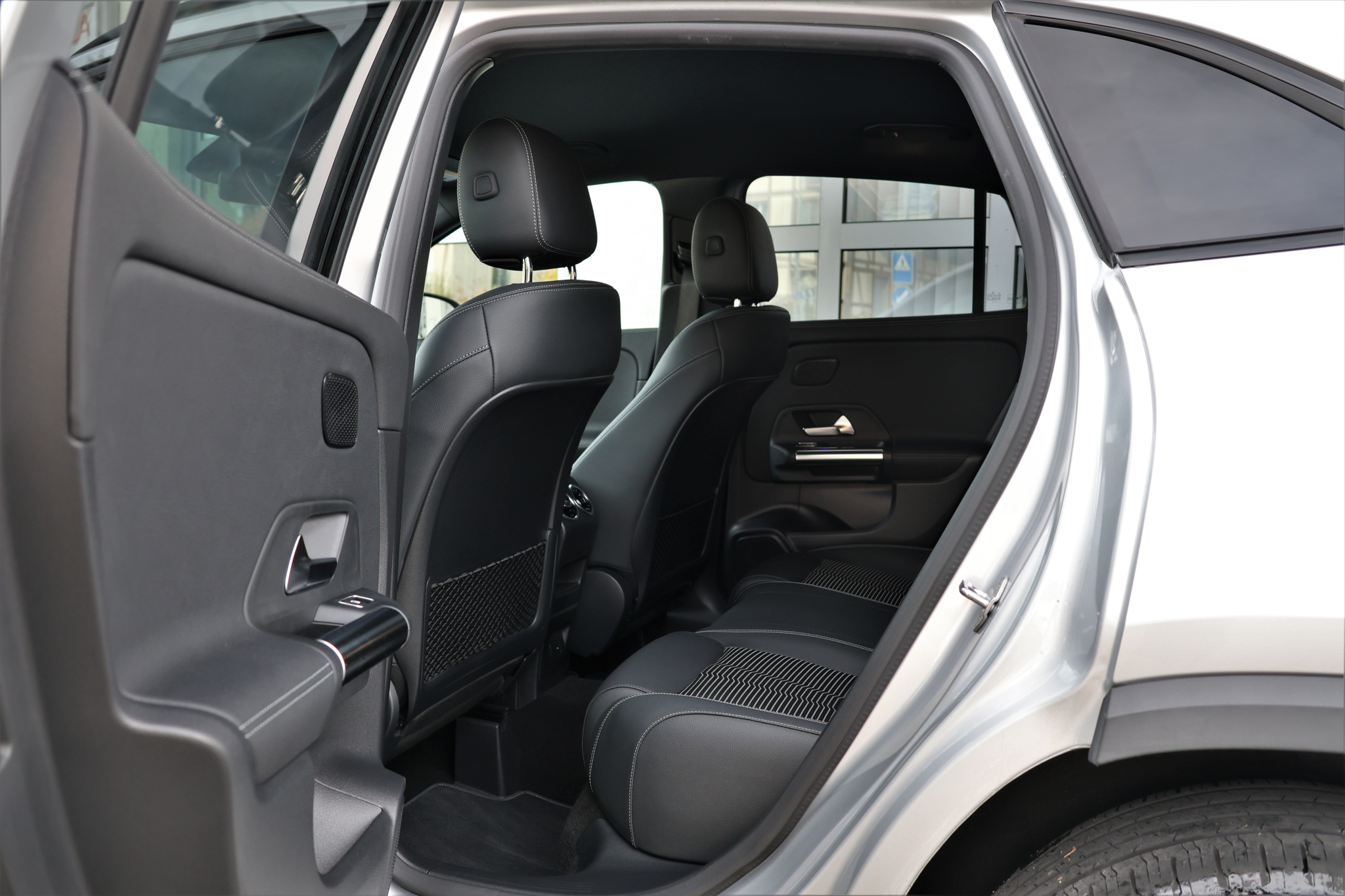 listing desktop thumbnail image 10