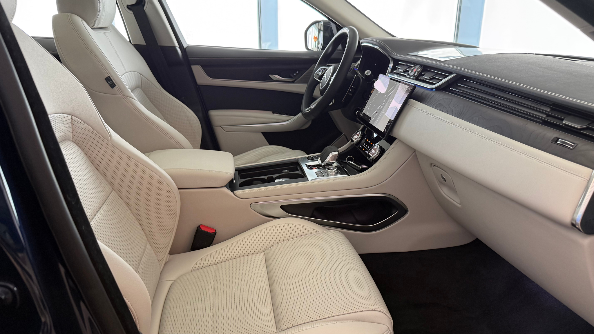 listing desktop thumbnail image 4