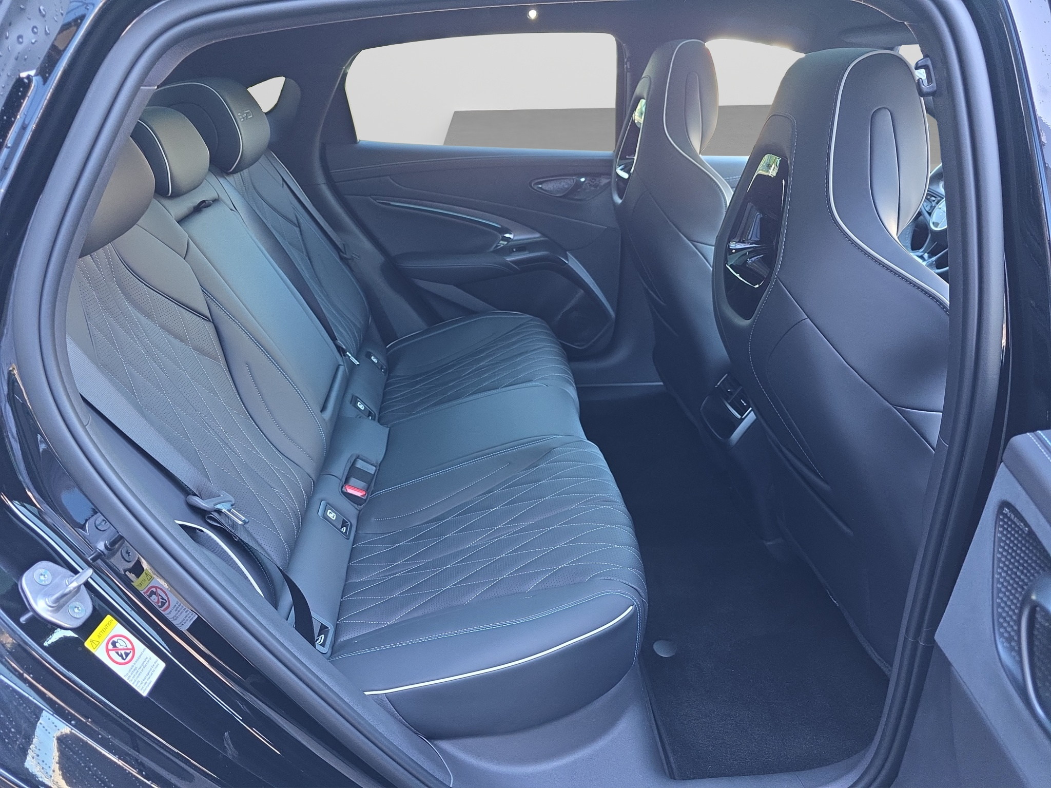 listing desktop thumbnail image 12