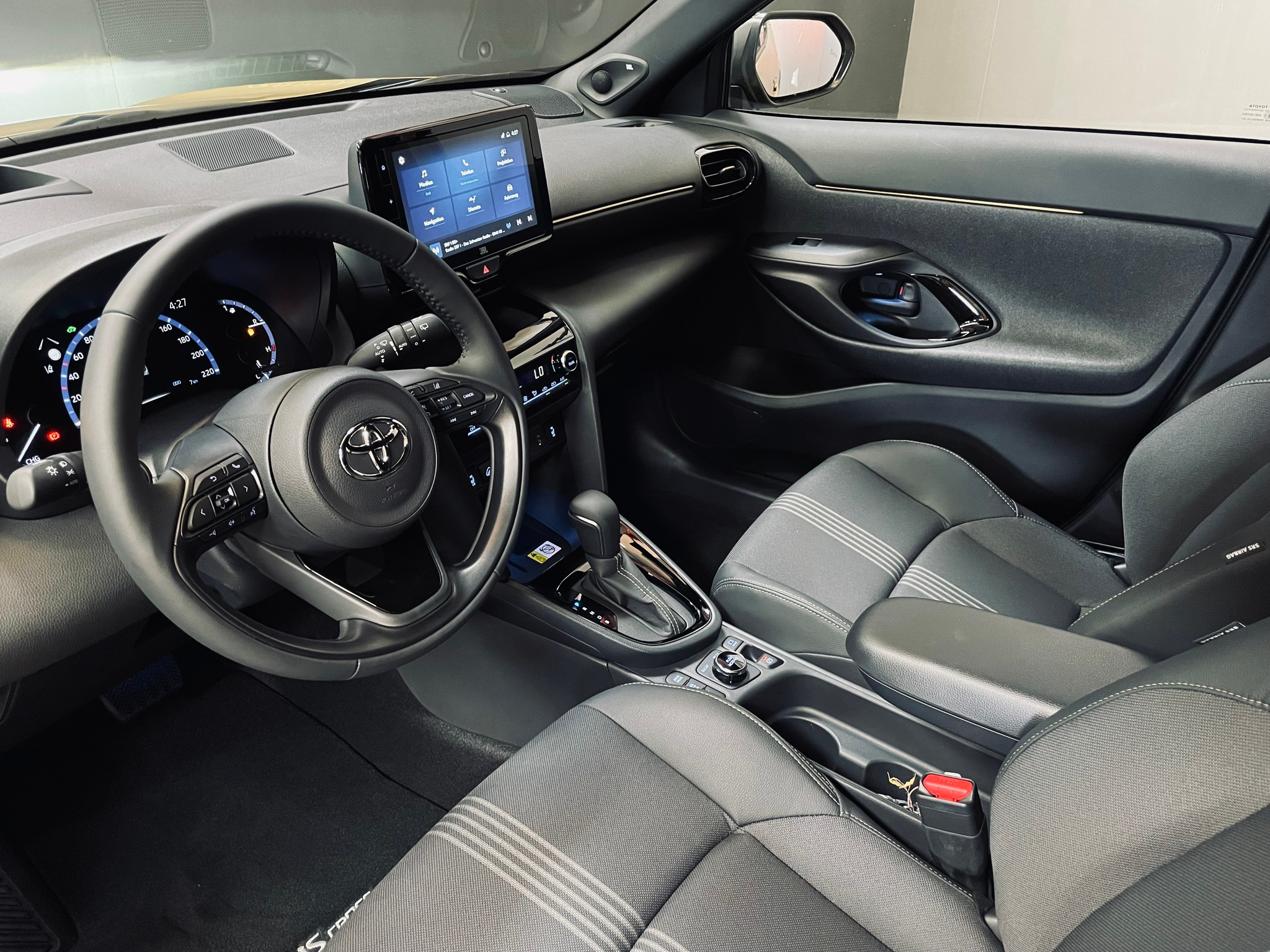 listing desktop thumbnail image 12