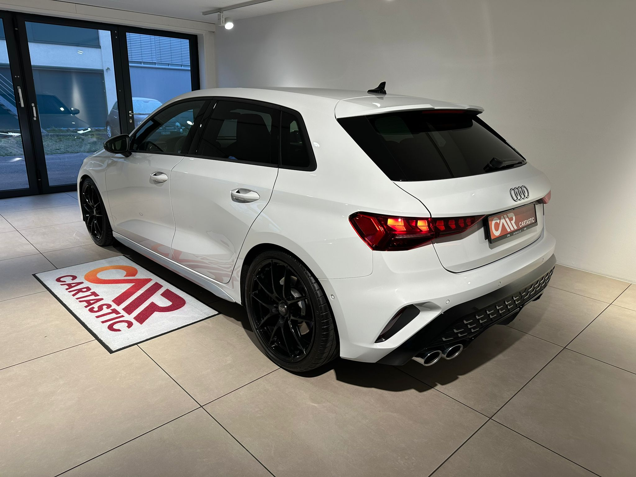 listing desktop thumbnail image 2