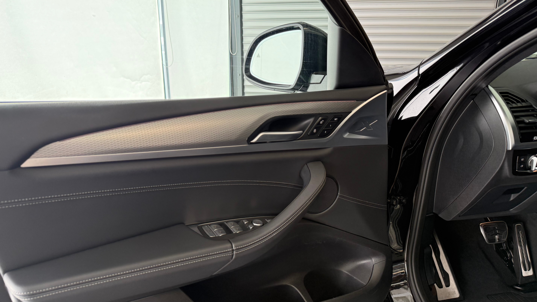 listing desktop thumbnail image 16