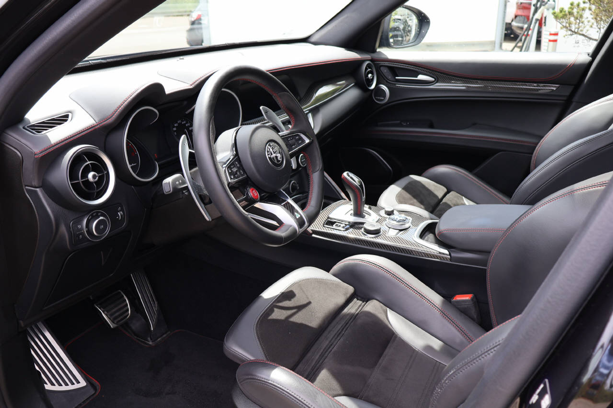 listing desktop thumbnail image 7