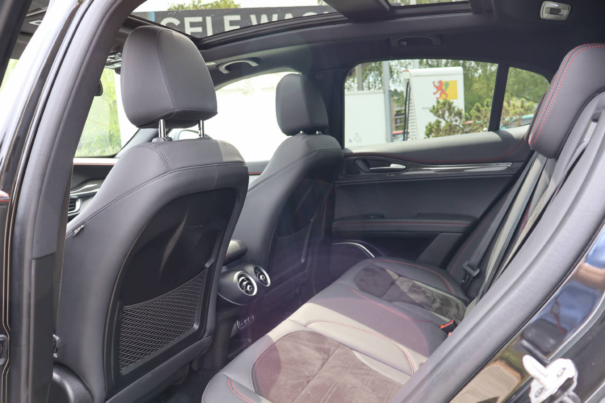 listing desktop thumbnail image 13