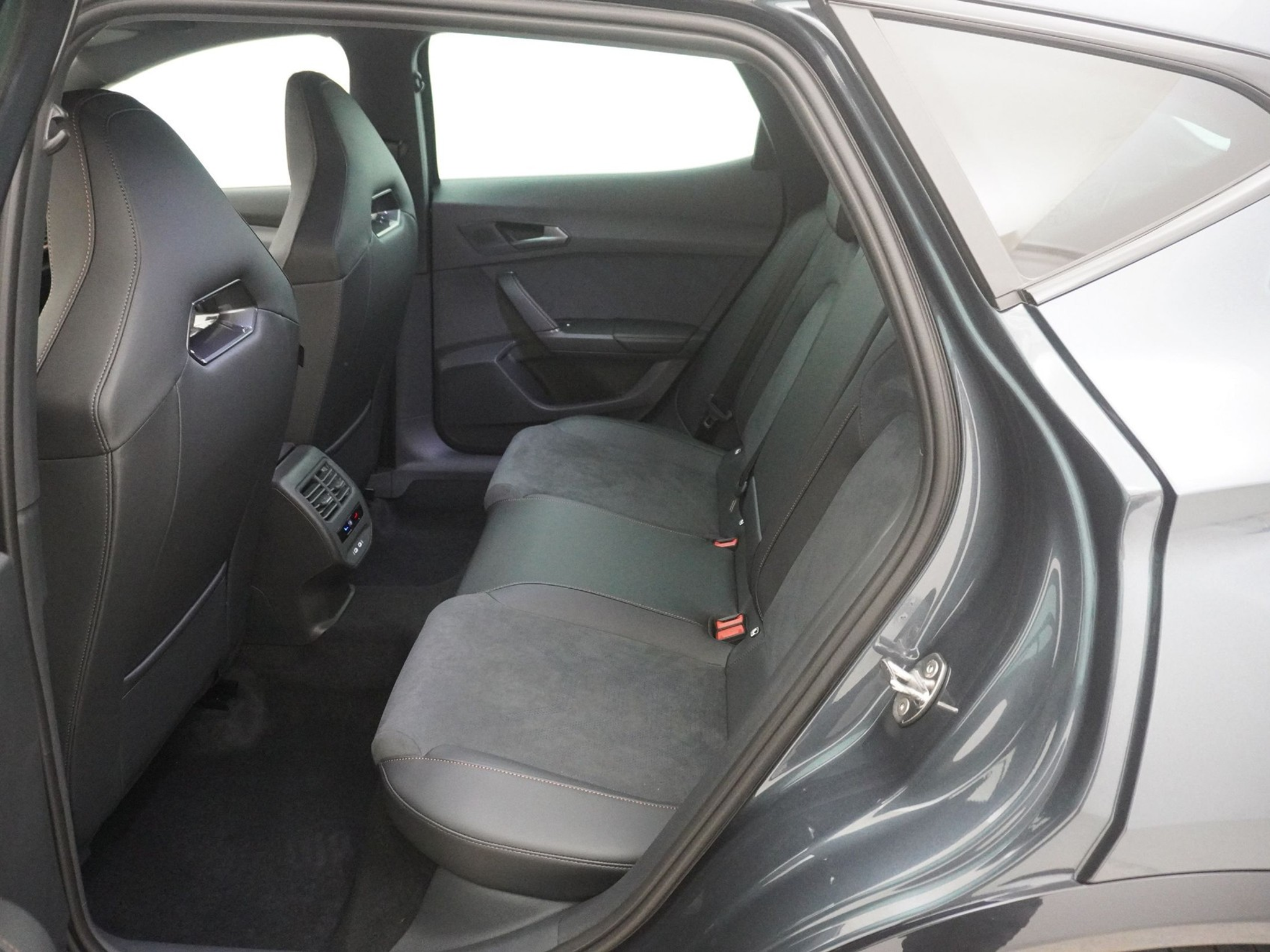 listing desktop thumbnail image 15