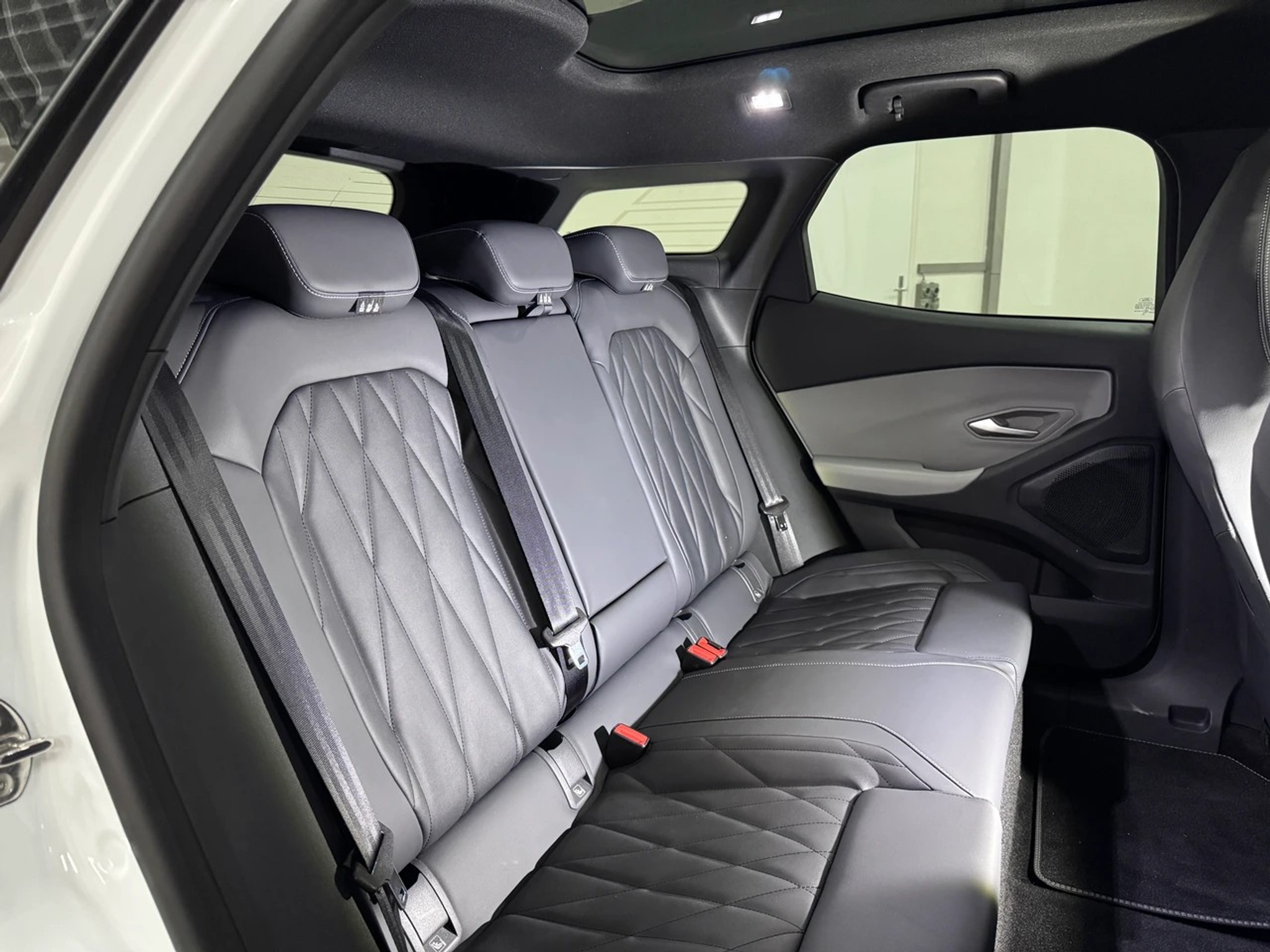 listing desktop thumbnail image 12