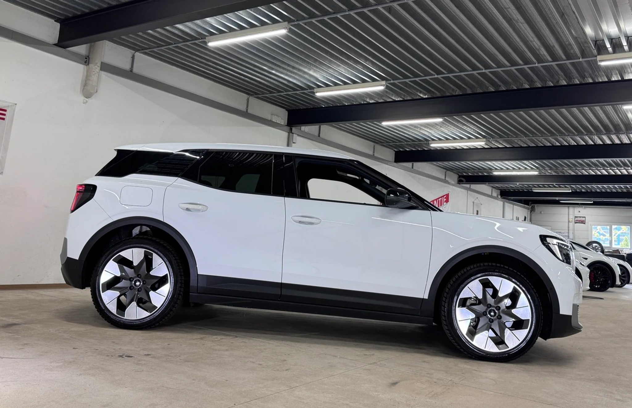 listing desktop thumbnail image 3