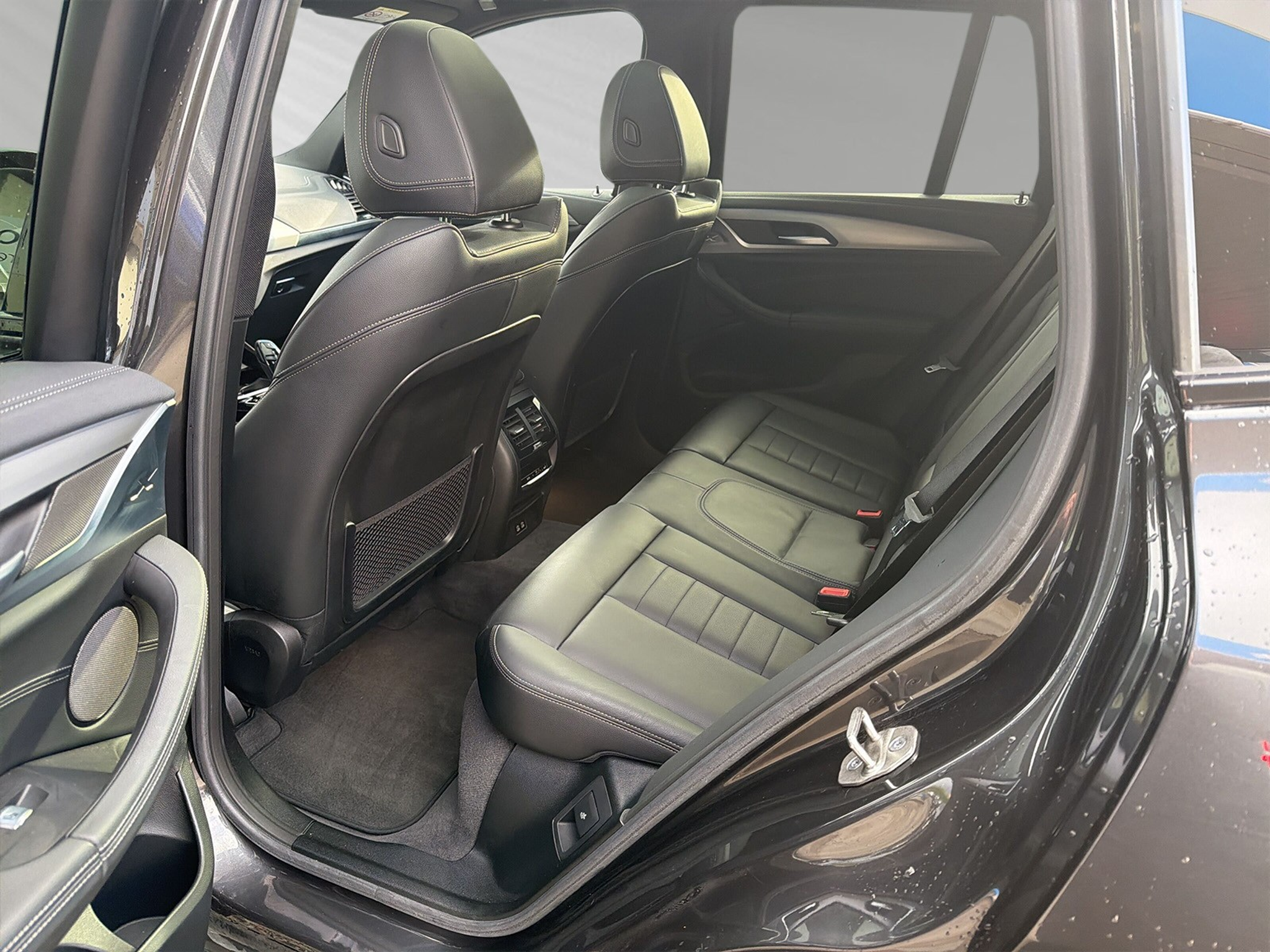 listing desktop thumbnail image 7