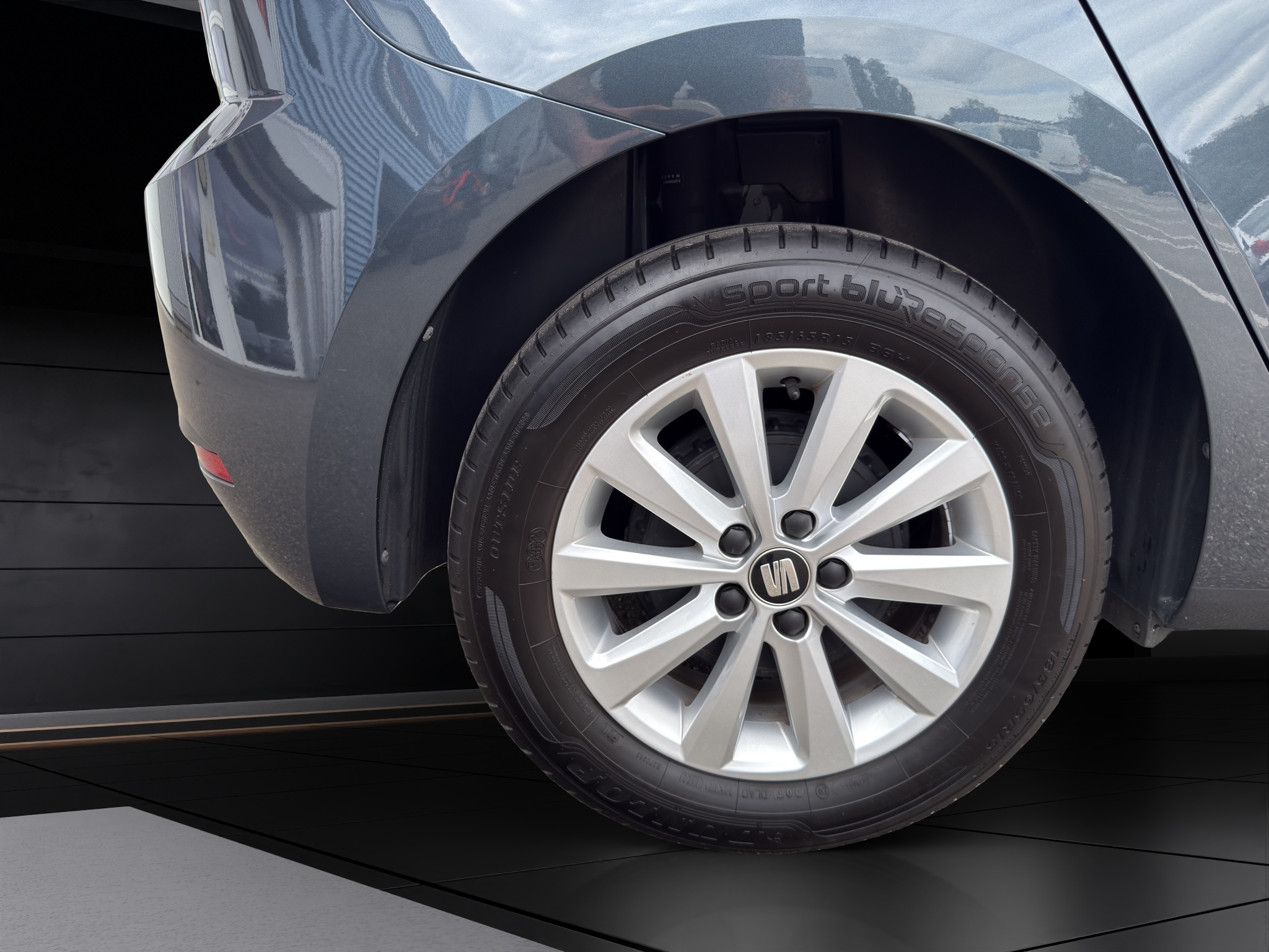 listing desktop thumbnail image 23