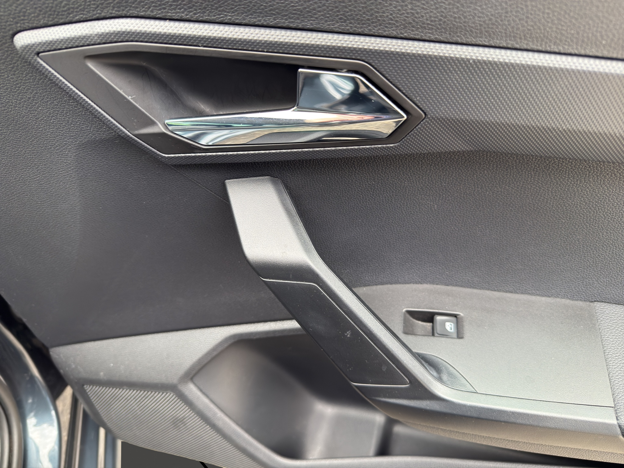 listing desktop thumbnail image 25