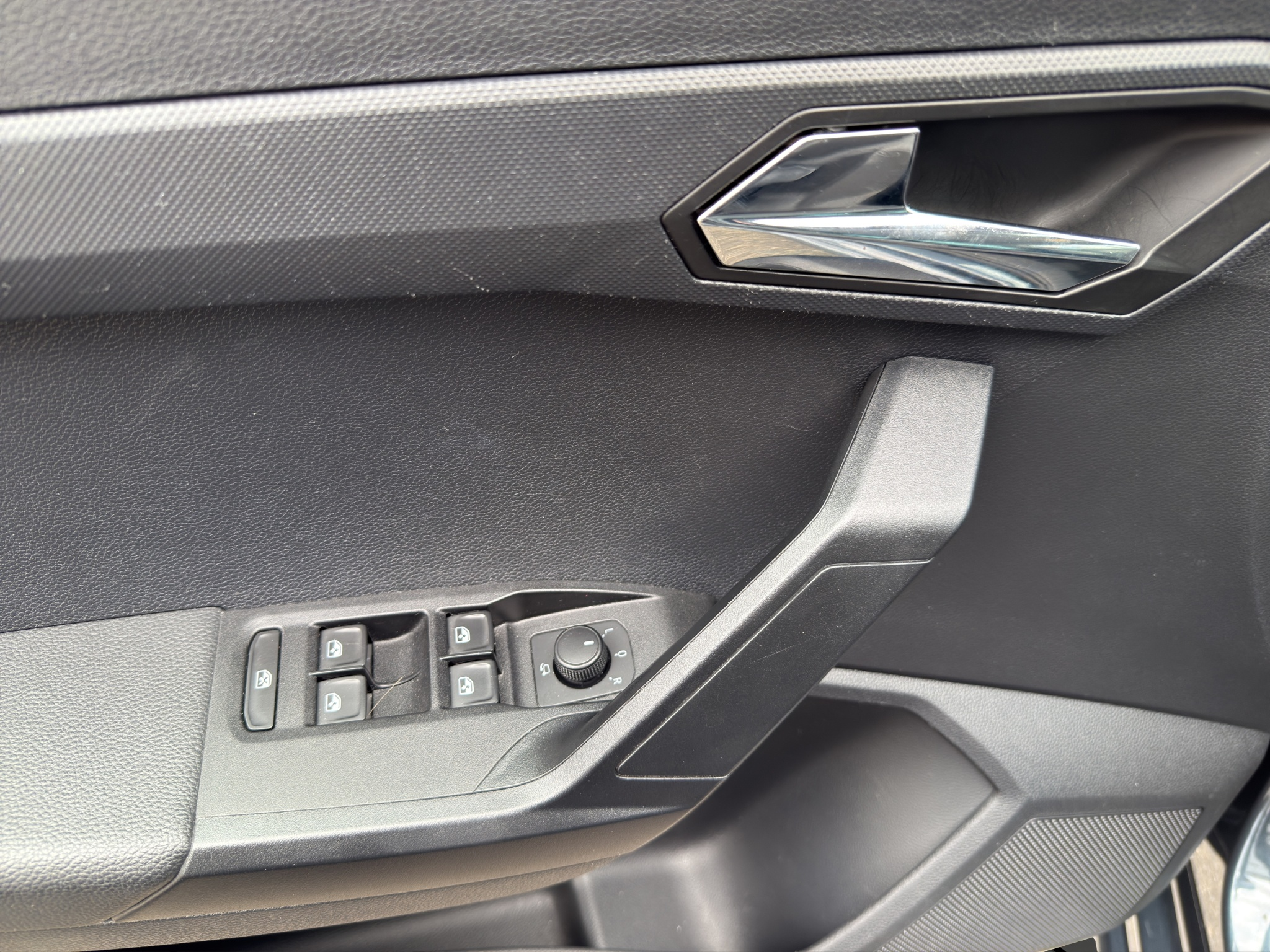 listing desktop thumbnail image 24