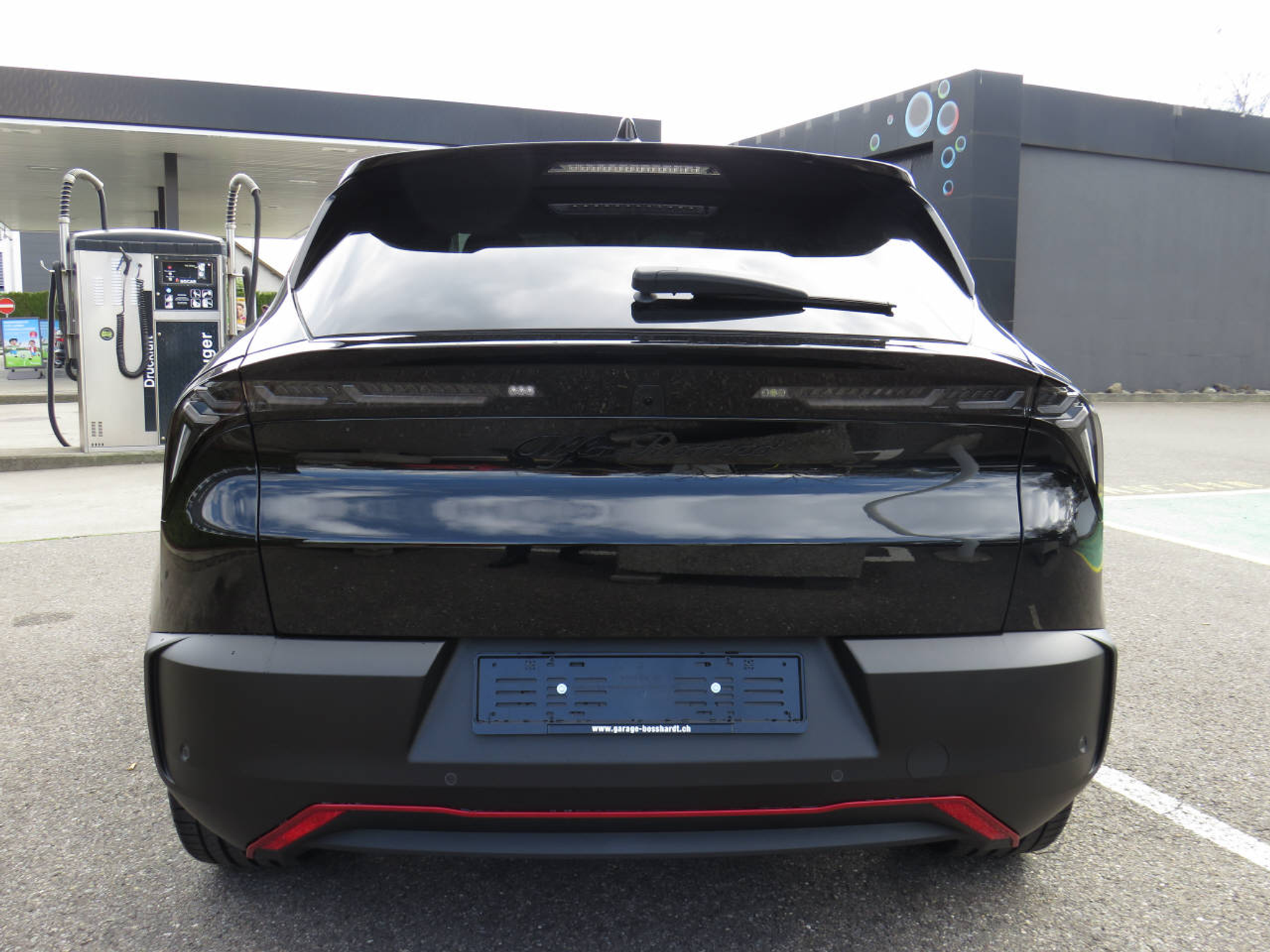 listing desktop thumbnail image 3