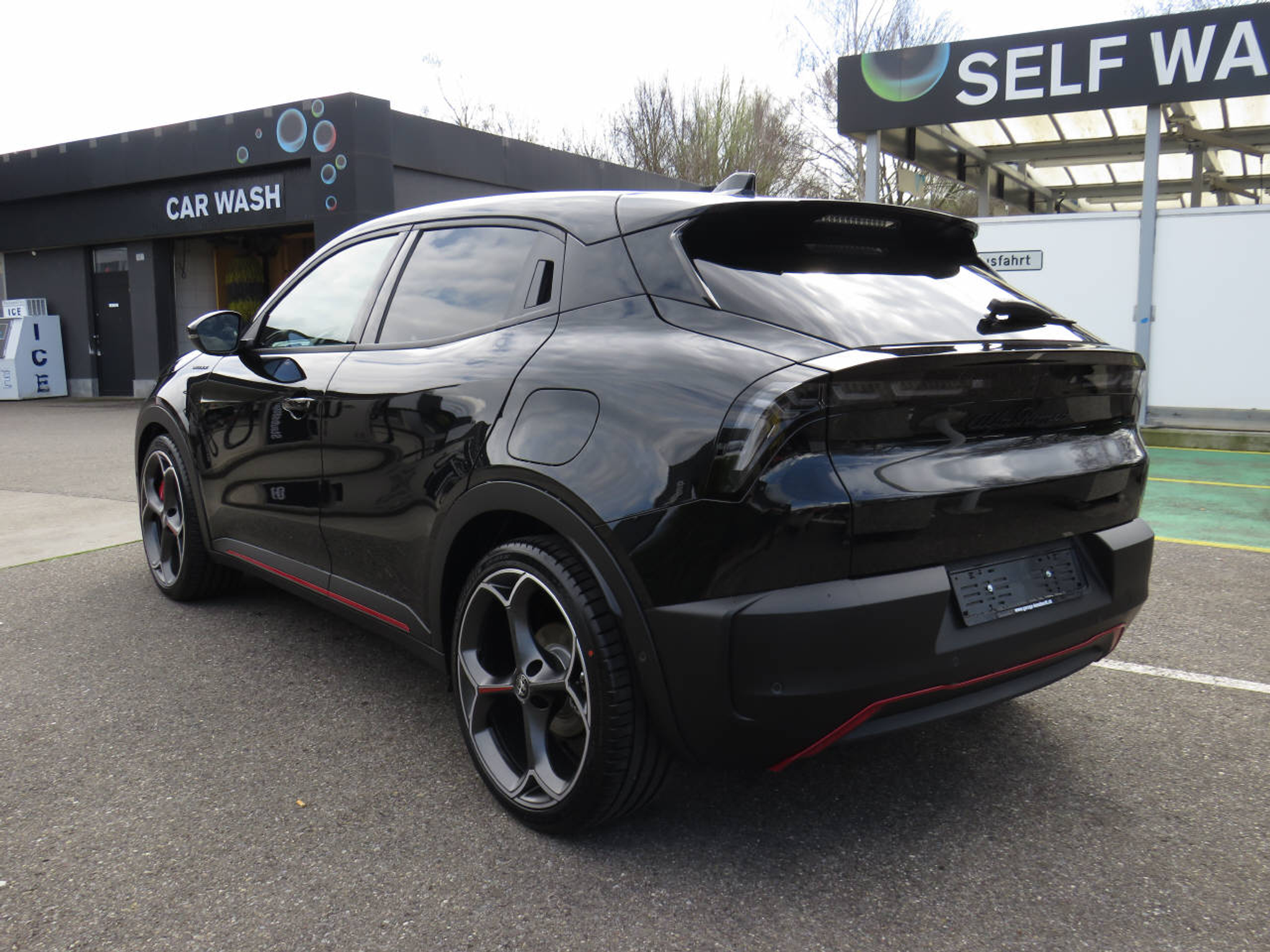 listing desktop thumbnail image 5