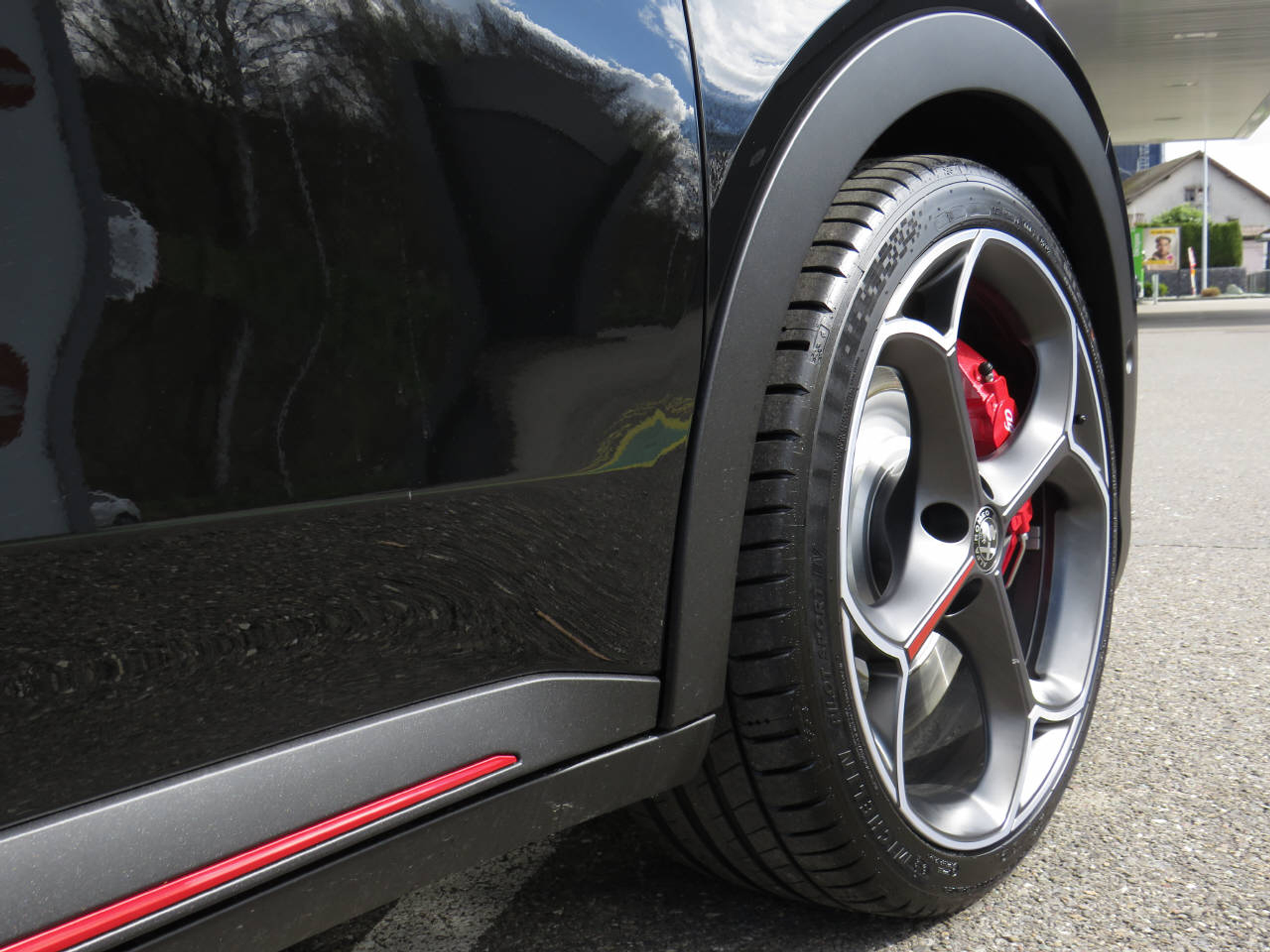 listing desktop thumbnail image 15