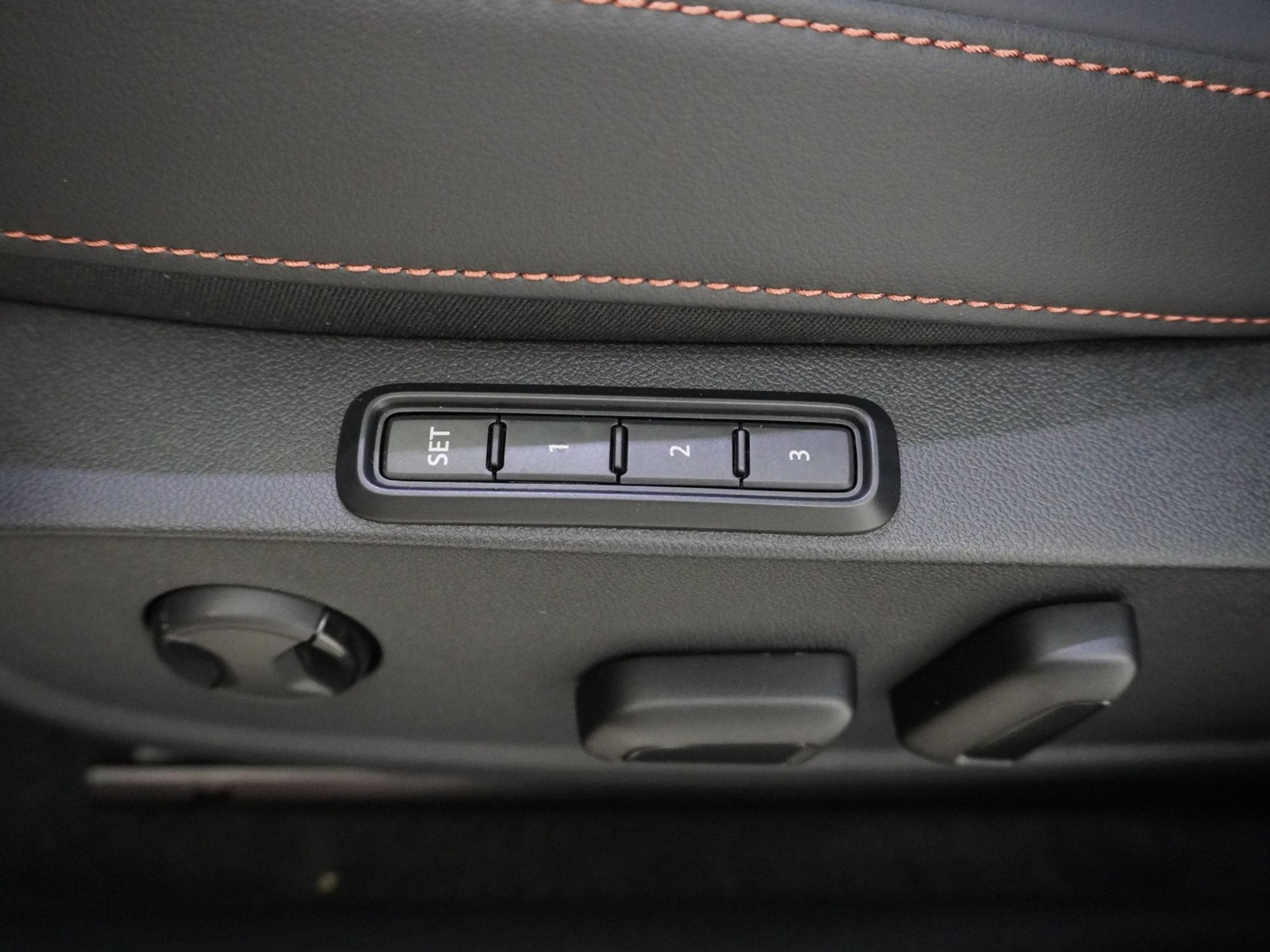 listing desktop thumbnail image 13