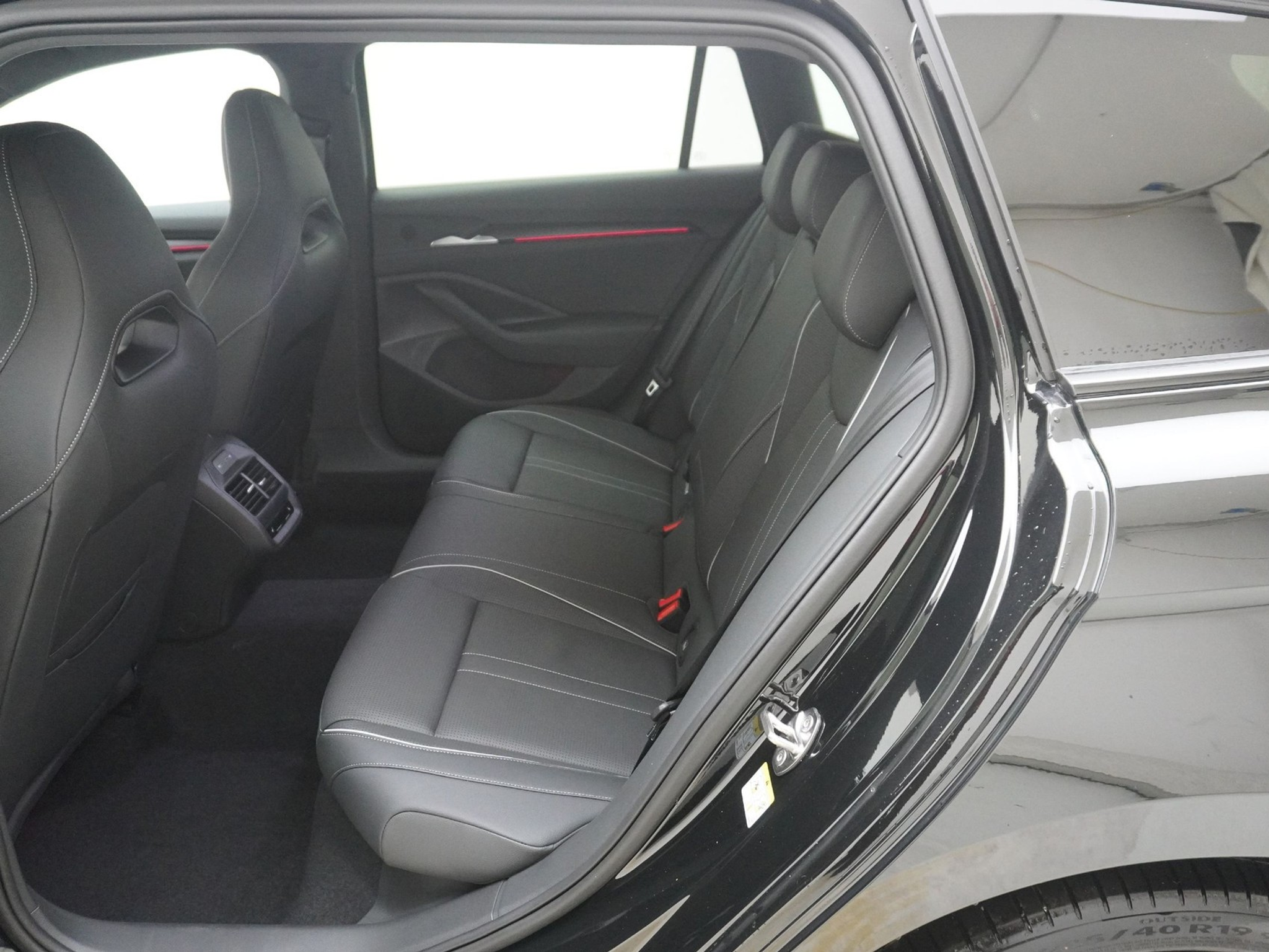 listing desktop thumbnail image 14