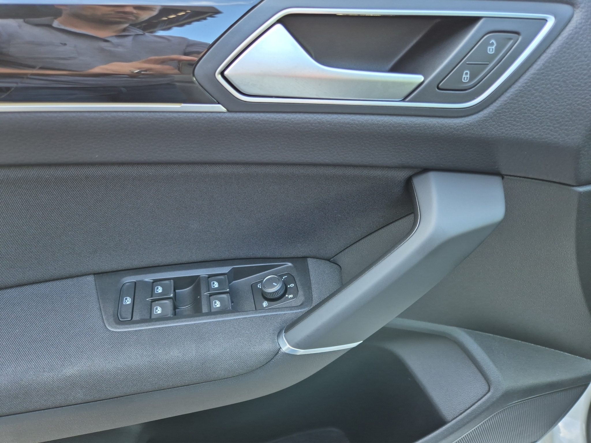 listing desktop thumbnail image 12