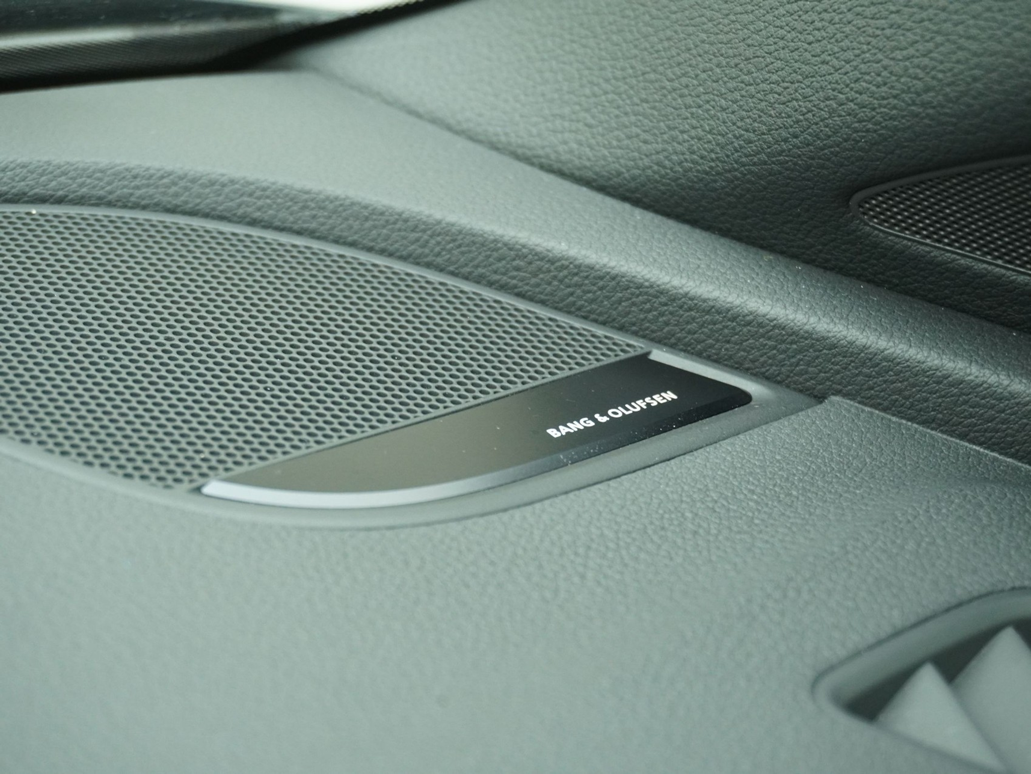 listing desktop thumbnail image 17