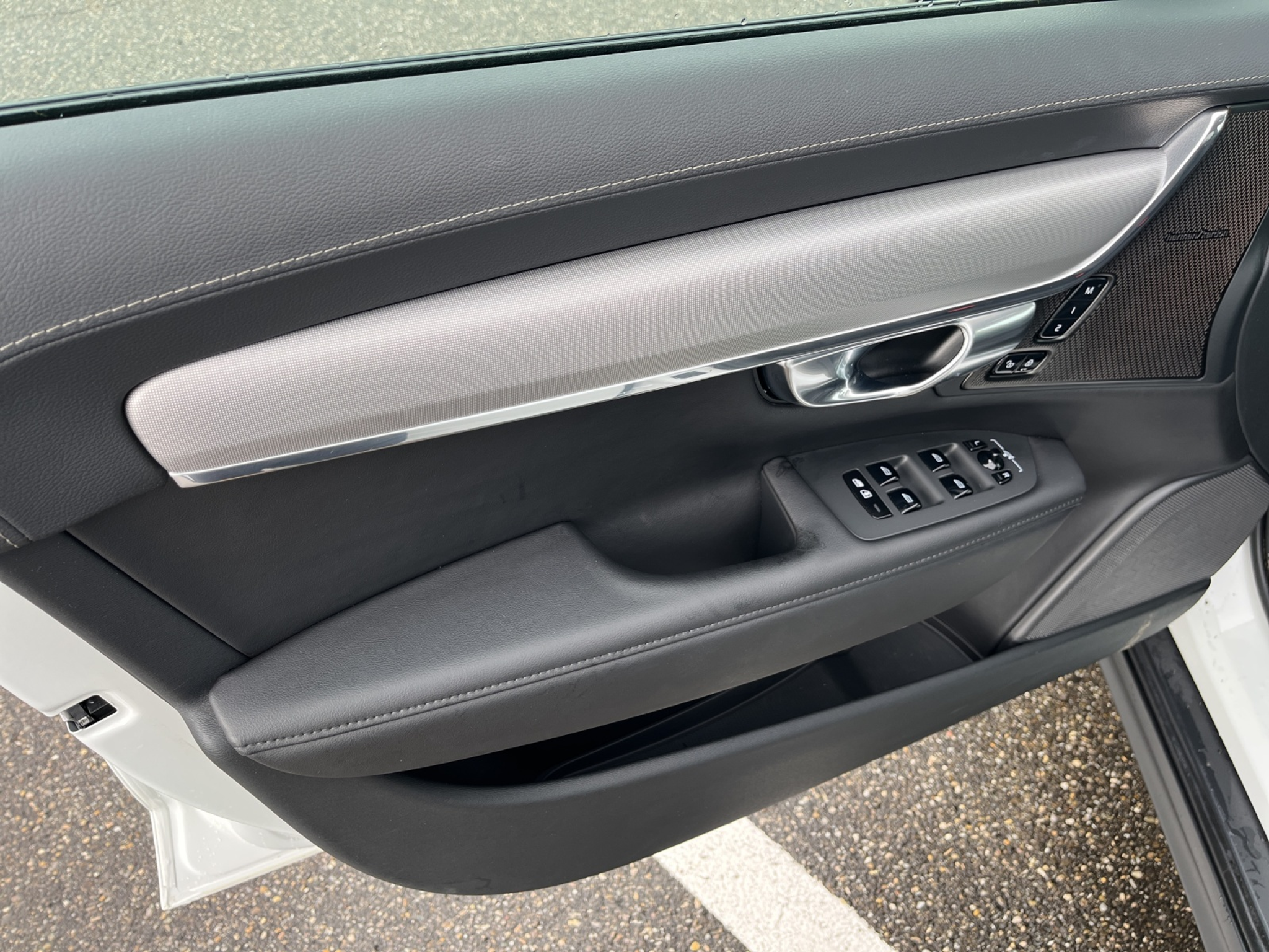 listing desktop thumbnail image 12