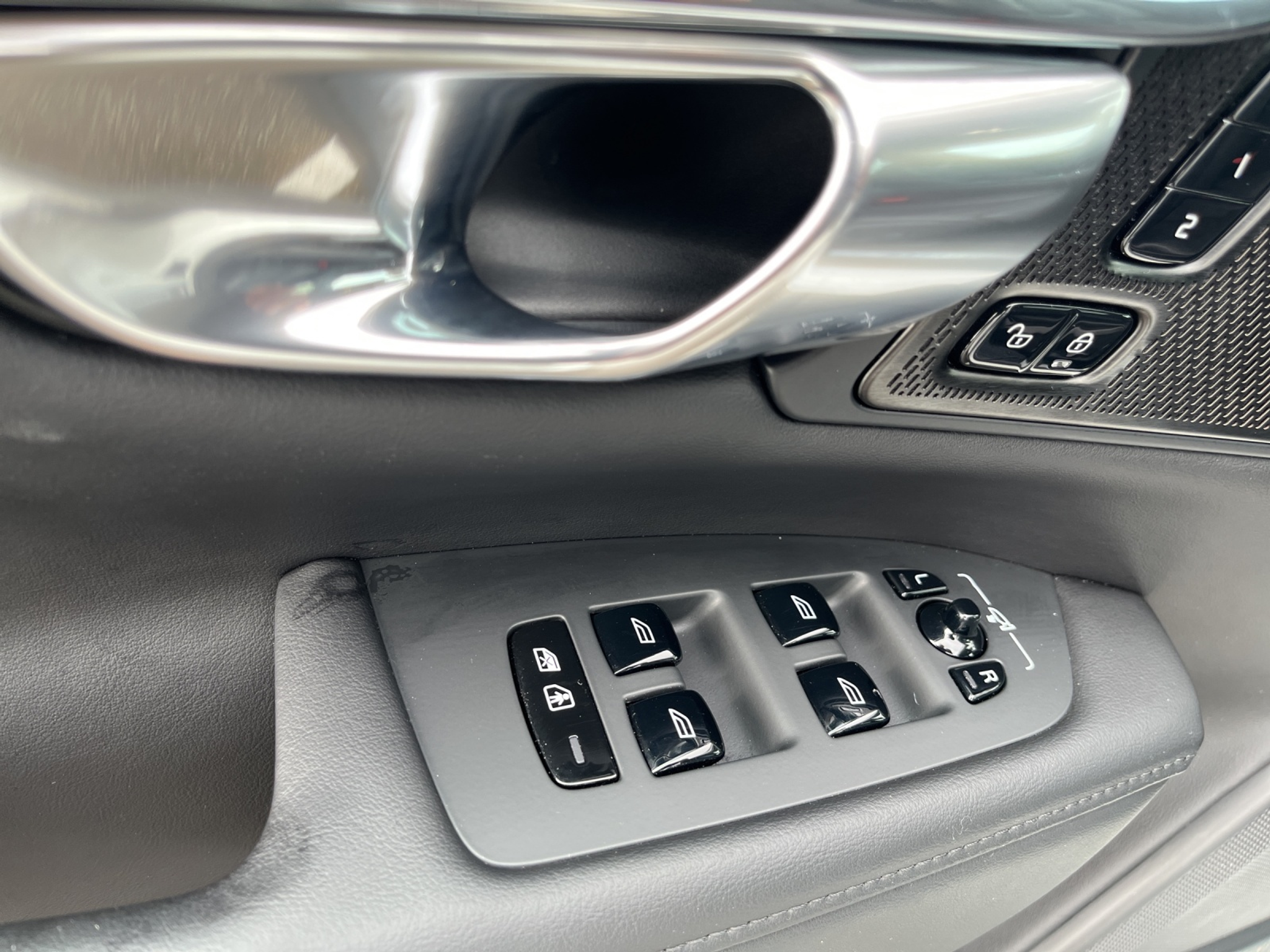 listing desktop thumbnail image 13