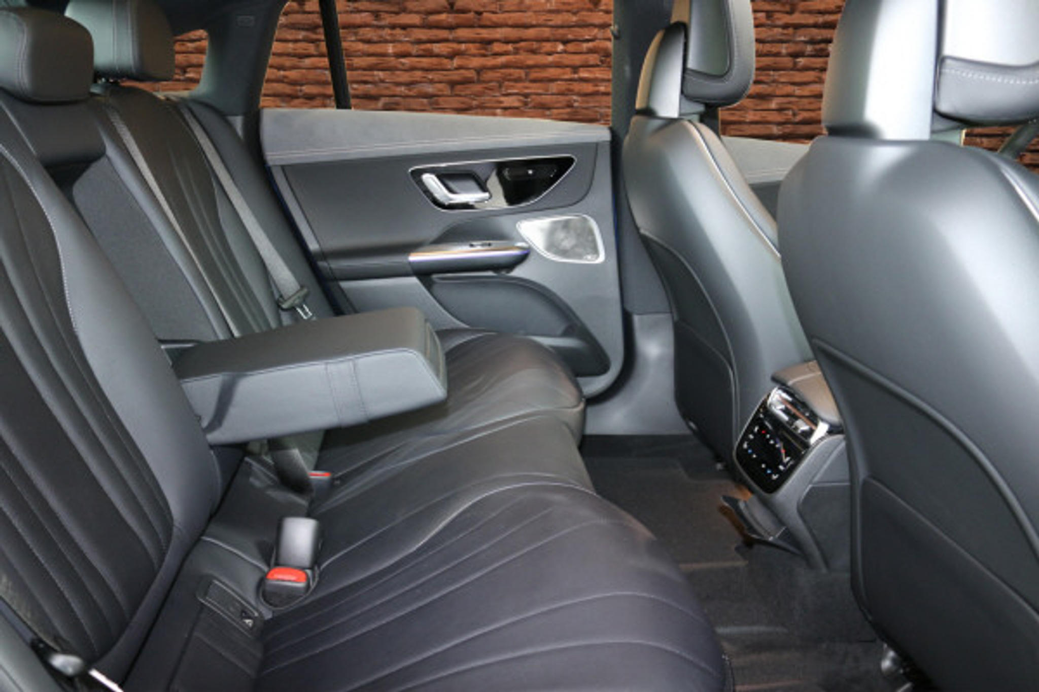 listing desktop thumbnail image 12