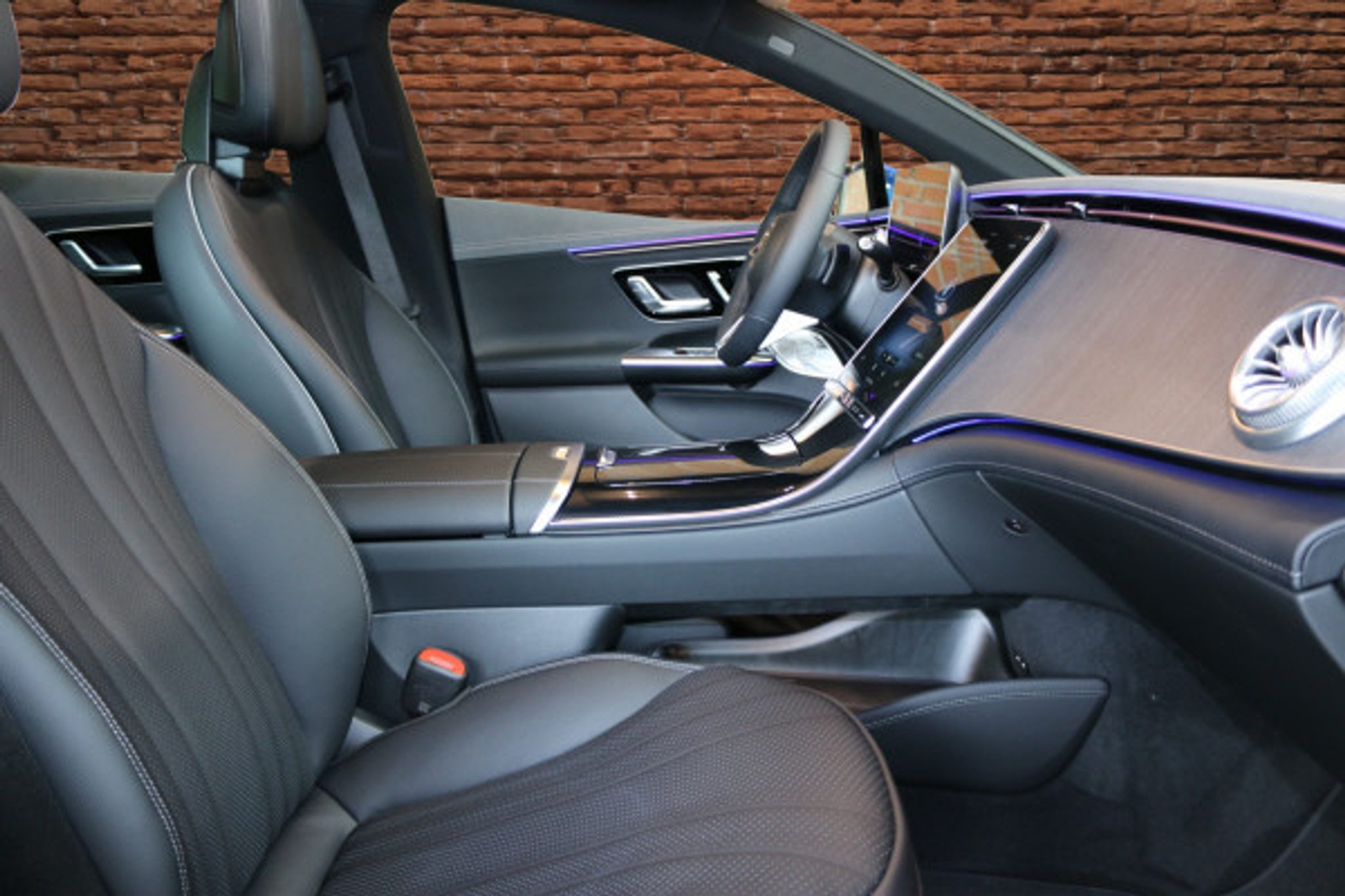 listing desktop thumbnail image 11