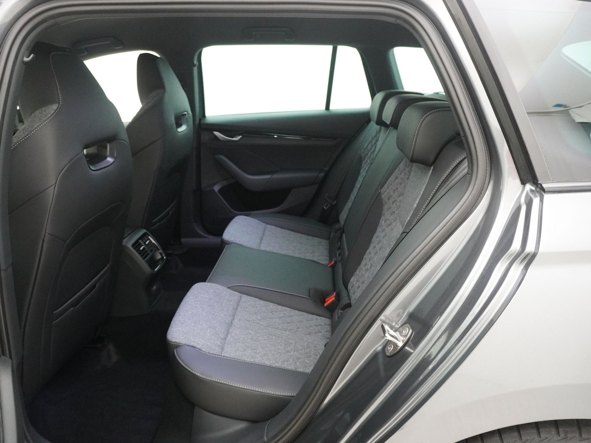 listing desktop thumbnail image 14