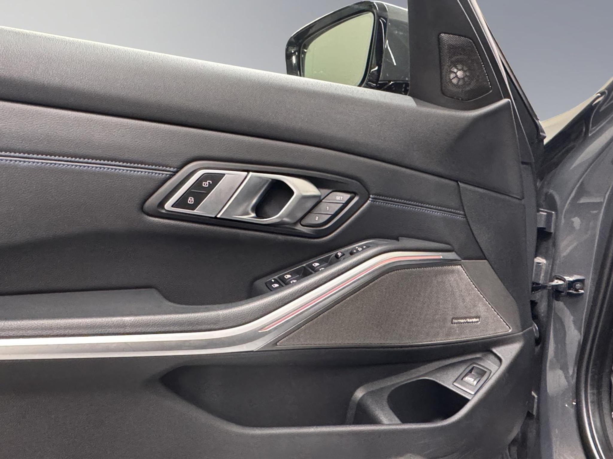 listing desktop thumbnail image 12