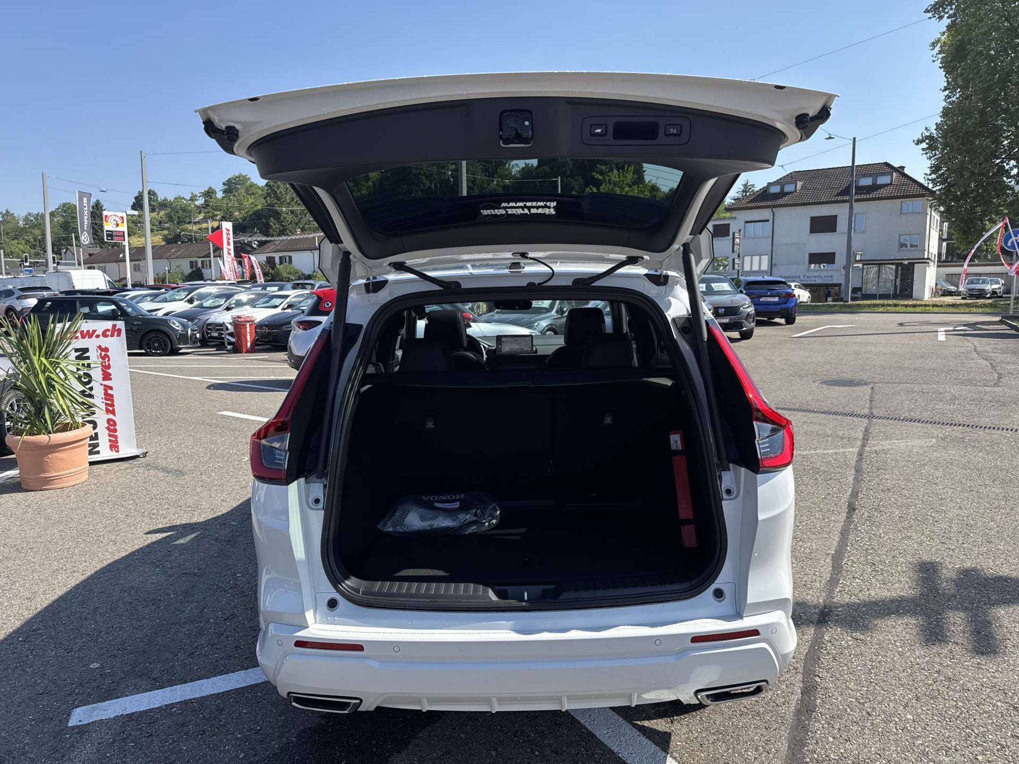 listing desktop thumbnail image 6