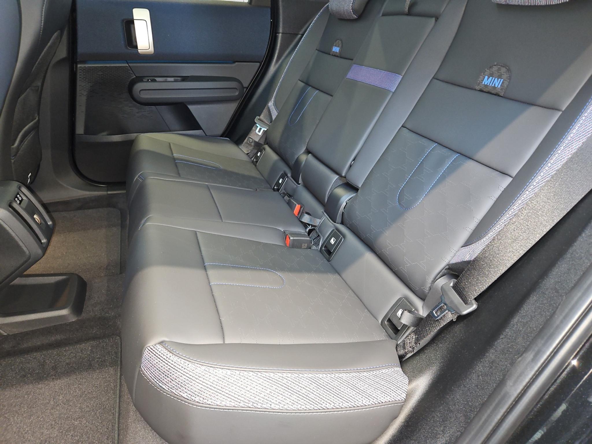 listing desktop thumbnail image 10