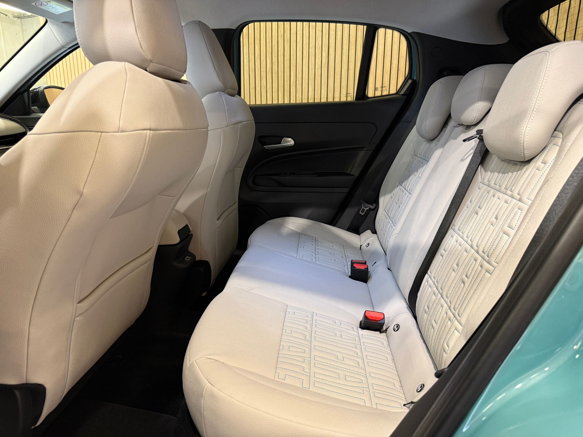 listing desktop thumbnail image 16