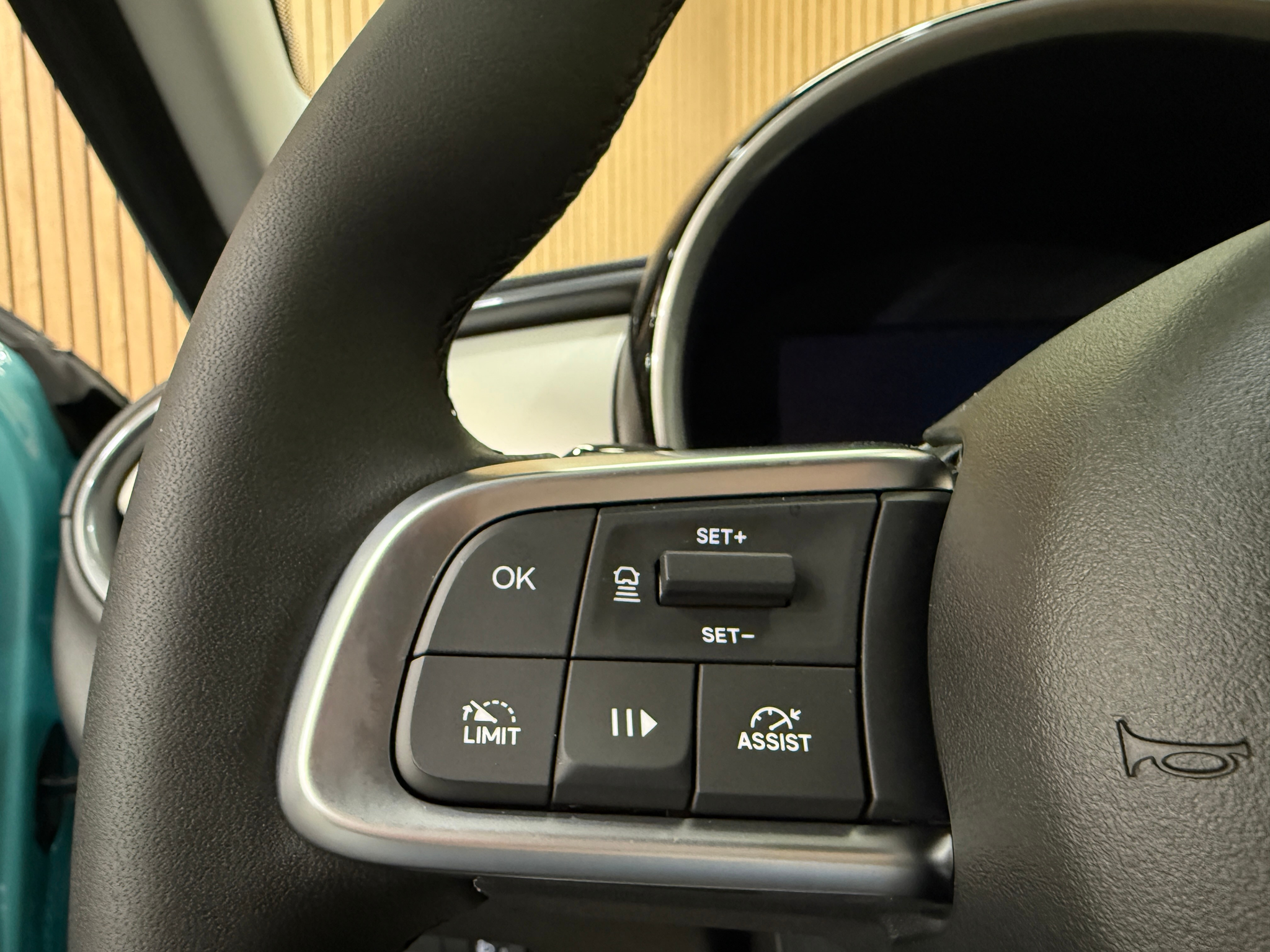 listing desktop thumbnail image 7