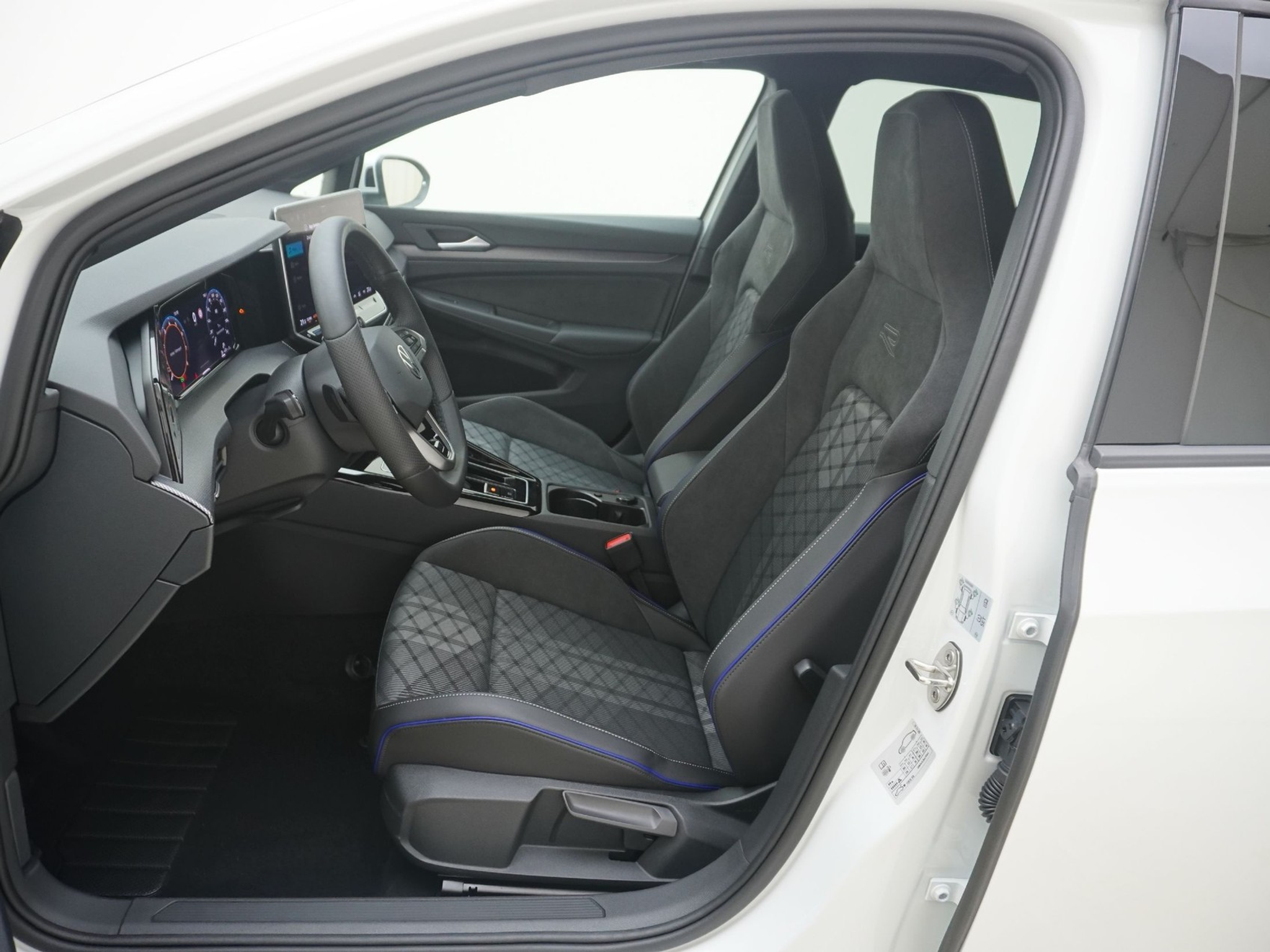 listing desktop thumbnail image 11