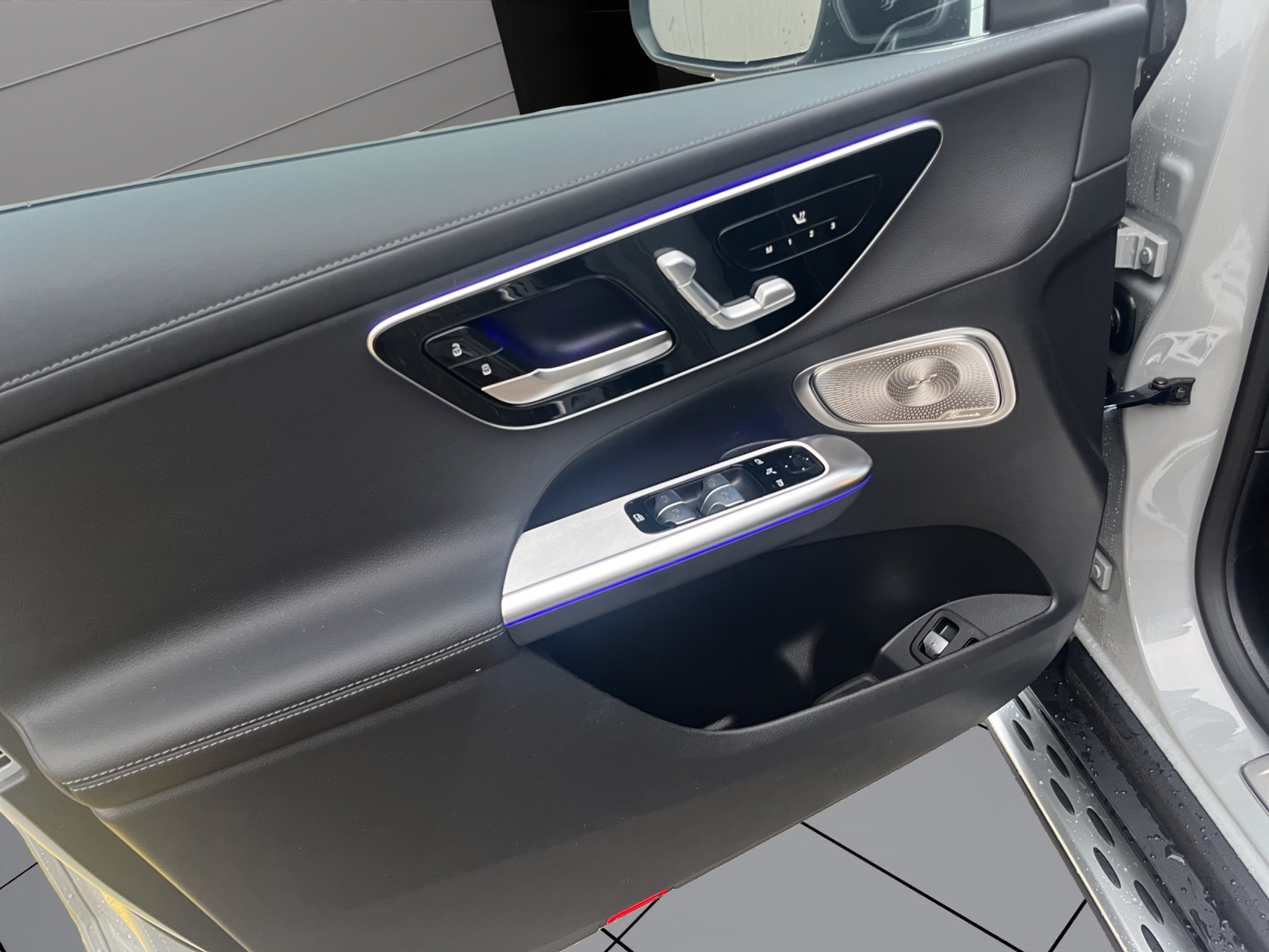 listing desktop thumbnail image 13