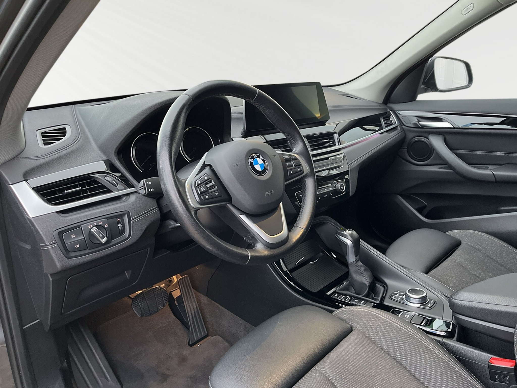 listing desktop thumbnail image 3