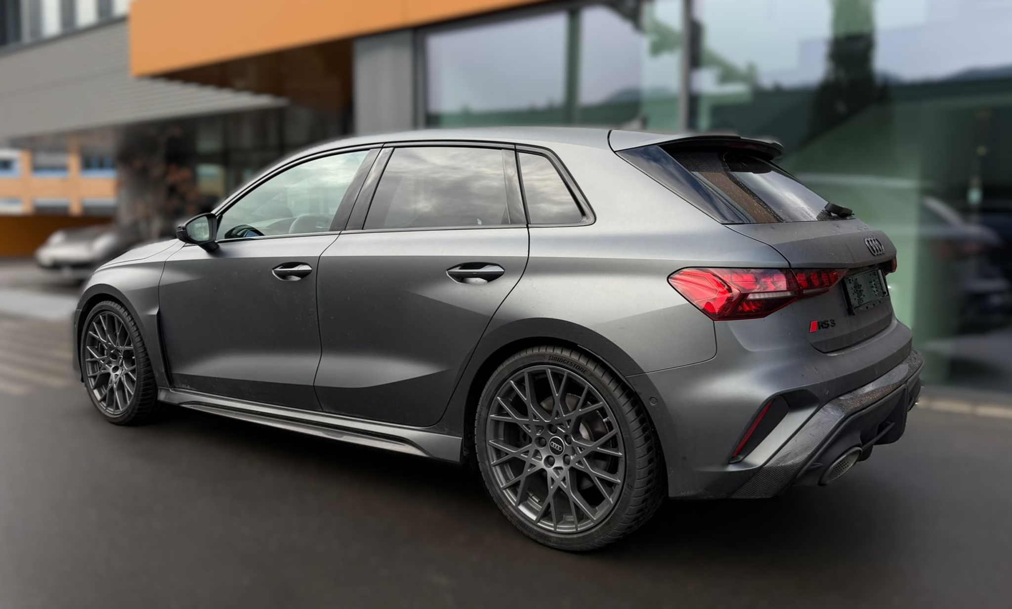 listing desktop thumbnail image 0