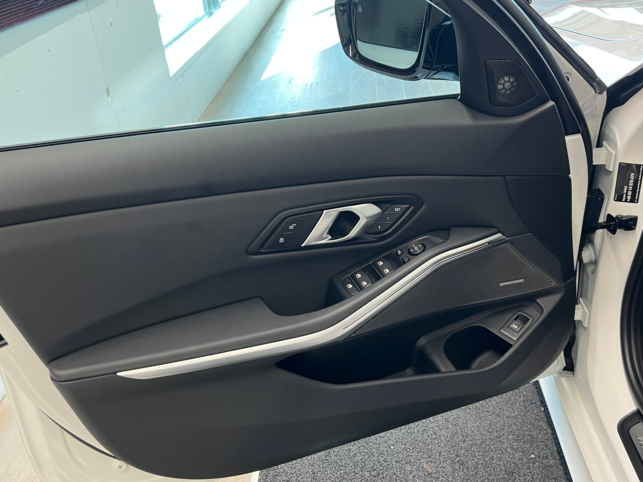 listing desktop thumbnail image 11