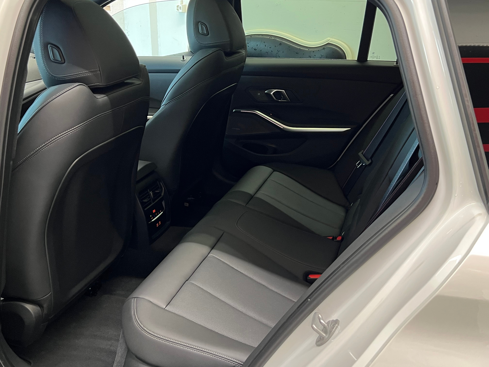 listing desktop thumbnail image 16