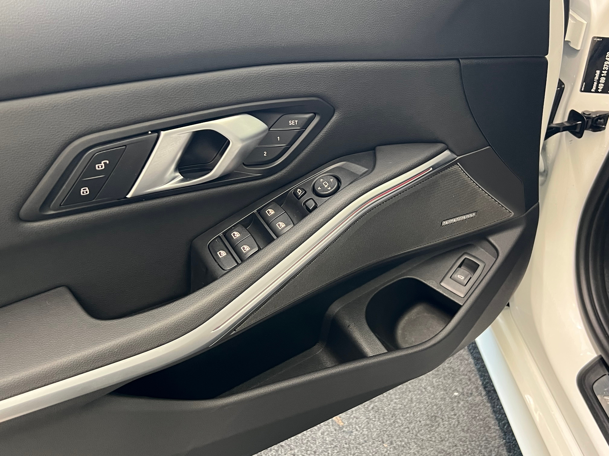 listing desktop thumbnail image 12