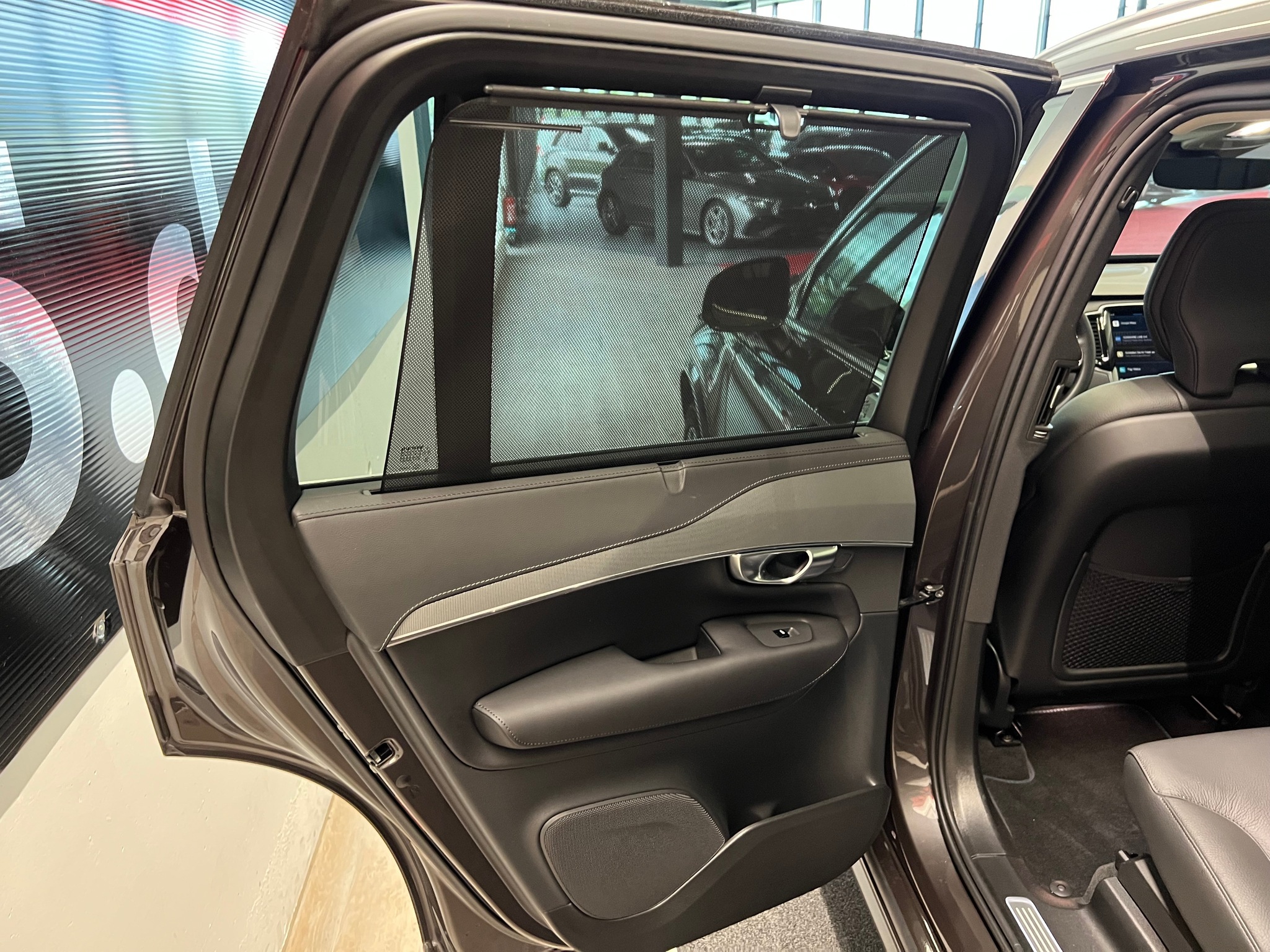 listing desktop thumbnail image 16